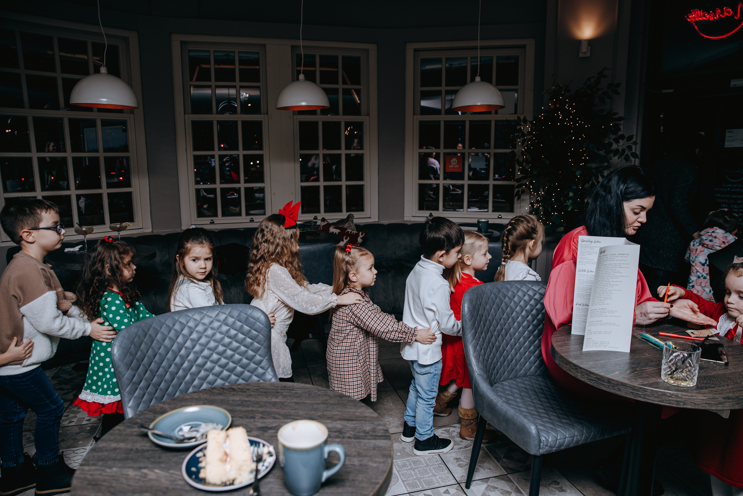 Crafty Christmas Party. Petru Gorea Photography | Family | Portrait | Fashion | Brand