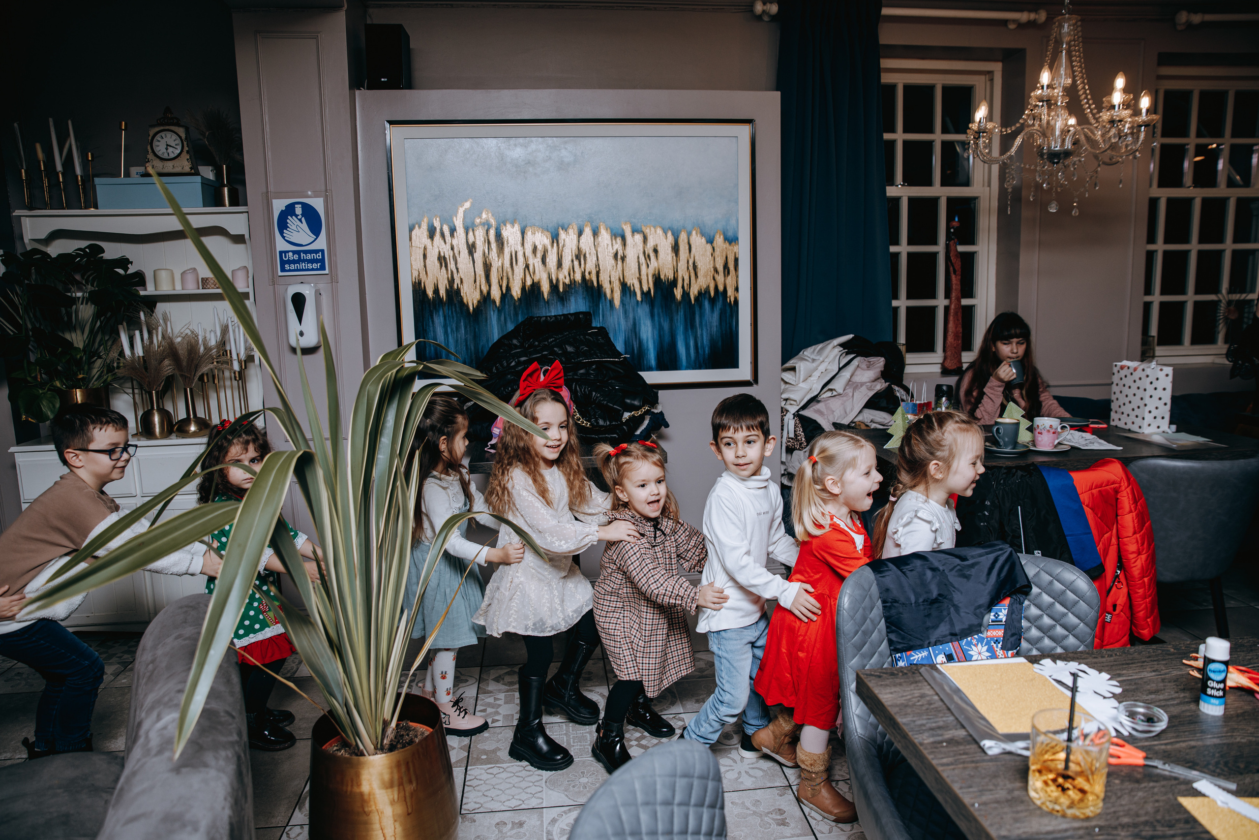 Crafty Christmas Party. Petru Gorea Photography | Family | Portrait | Fashion | Brand