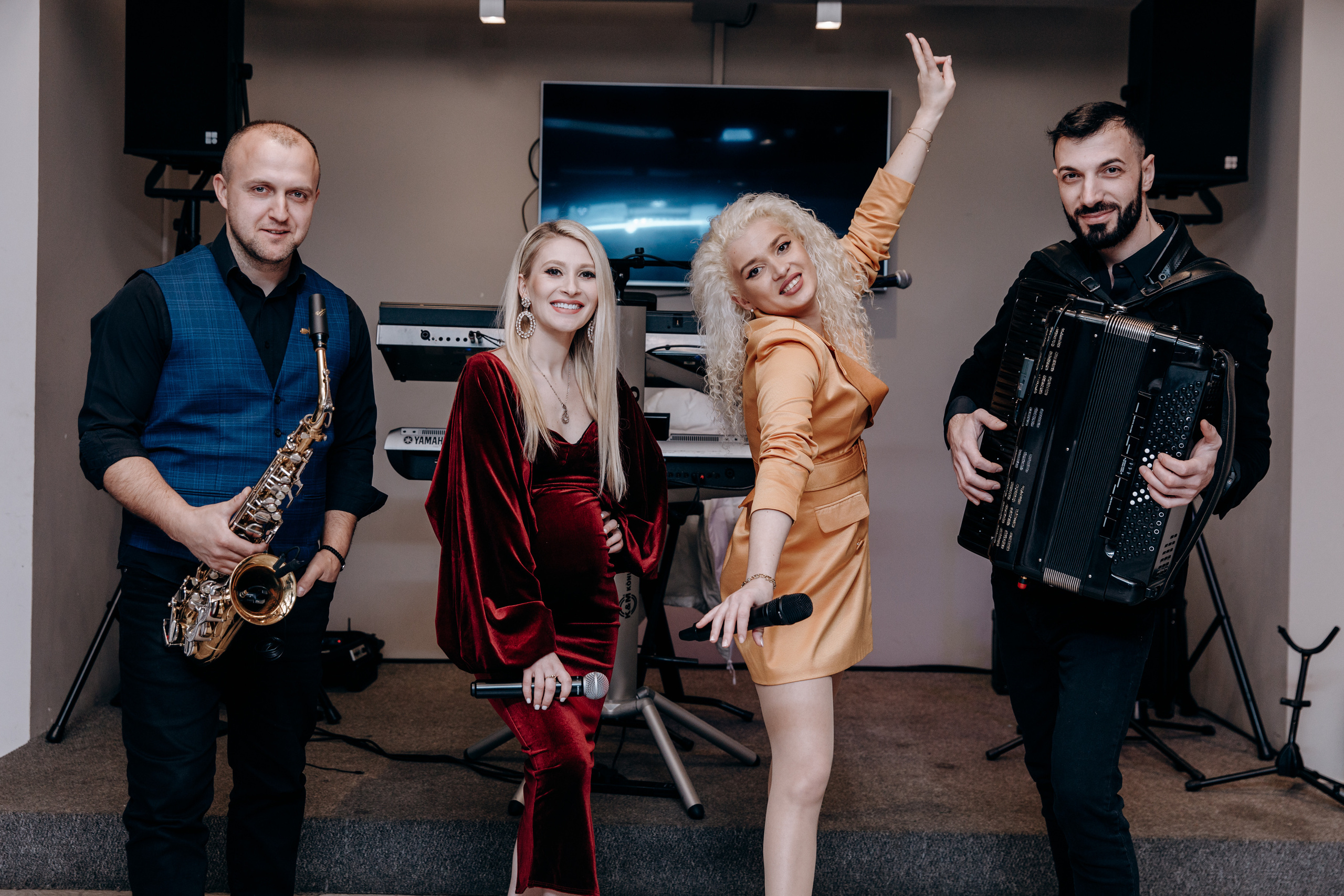 Surorile Robu. Petru Gorea Photography | Family | Portrait | Fashion | Brand