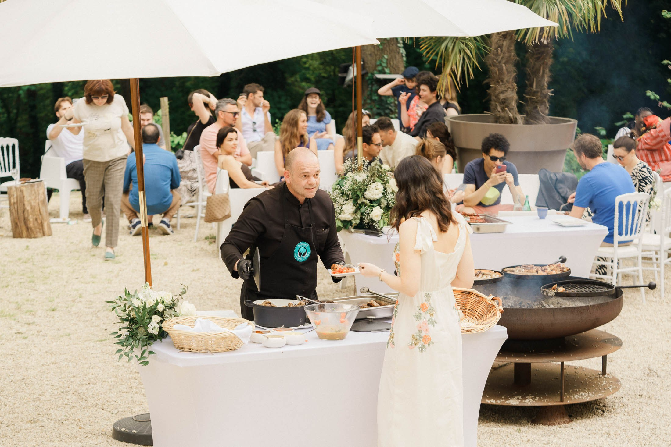 A Relaxed Day-After BBQ Party in France | Destination Wedding Photographer. StudioHappyMoment | Hääkuvaaja Helsinki, tunteikas ja dokumentaarinen kuvaus