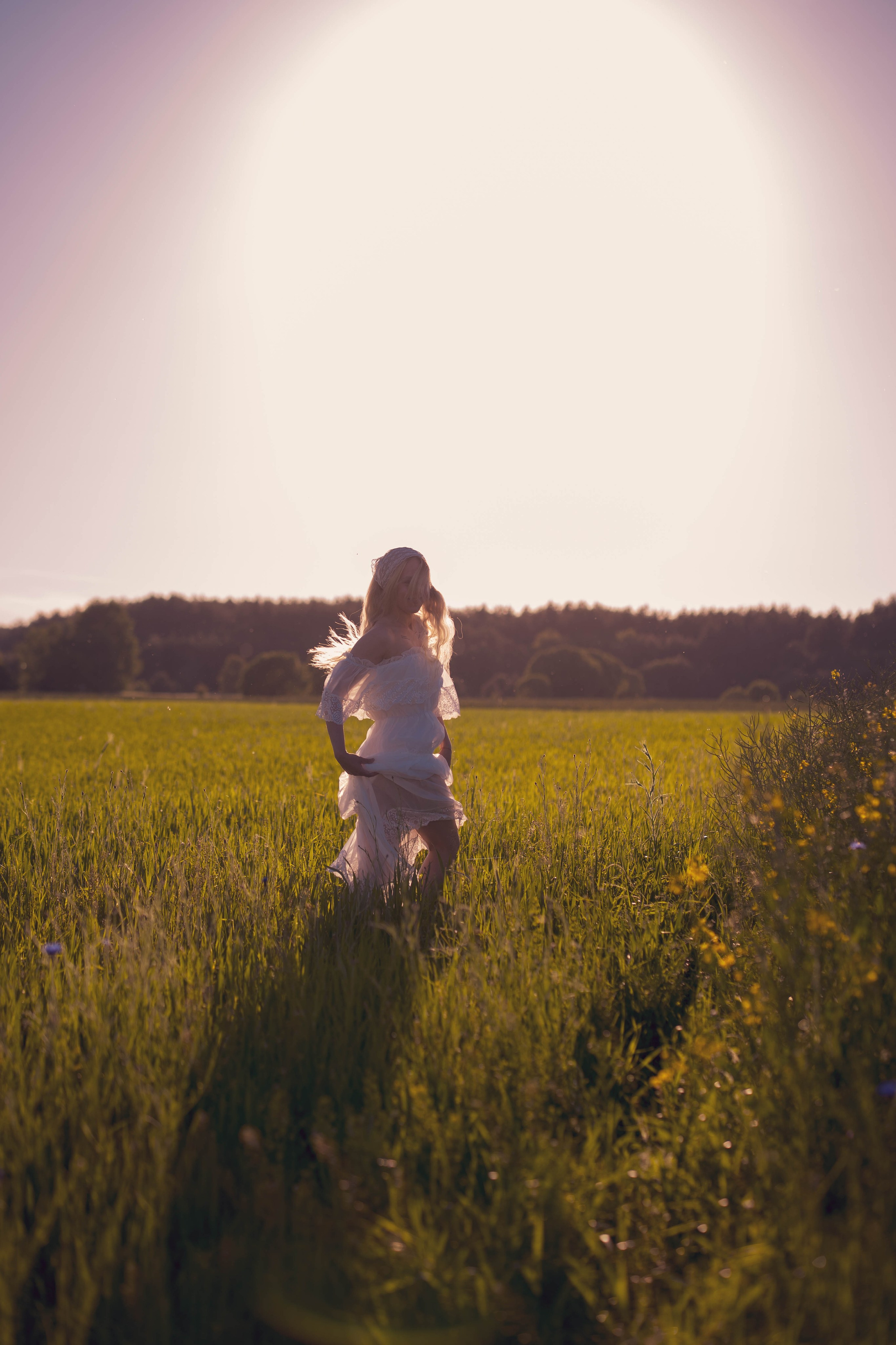 Rapsų laukai su Egle. Fotografija — Olga Bojarin