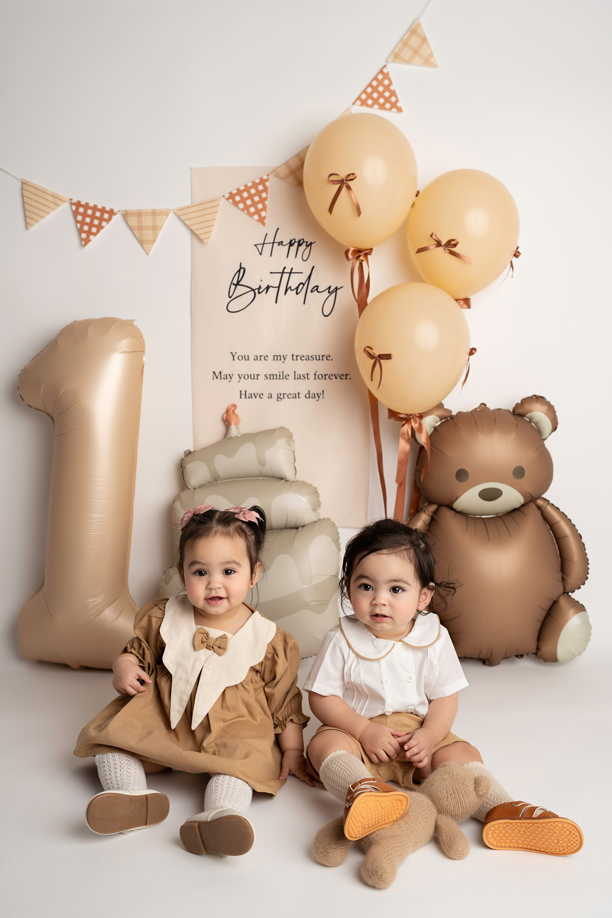 CAKE SMASH PHOTOGRAPHY. Newborn, Sitter and Cake Smash Photographer in Doha, Qatar