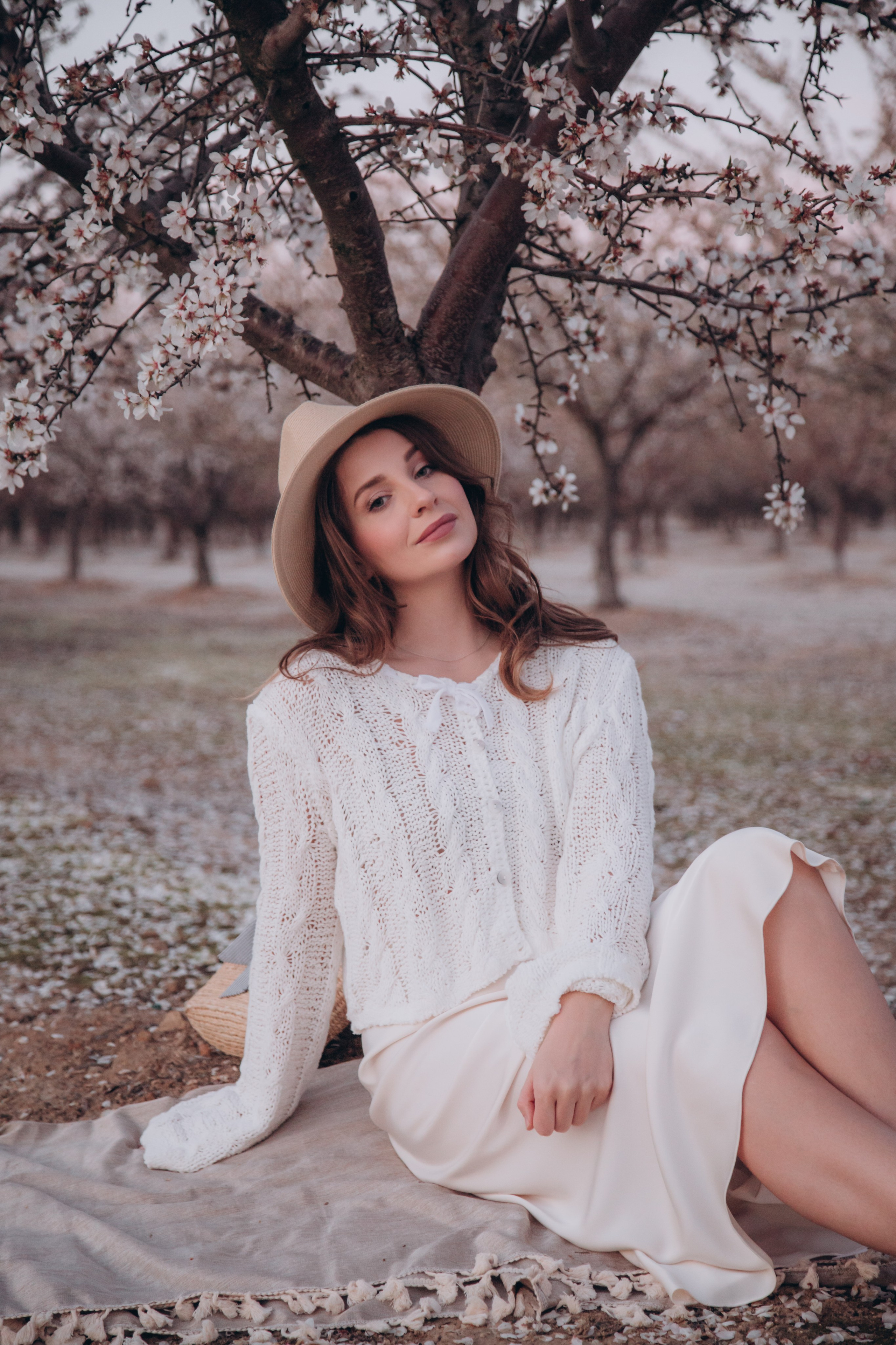 Family in nature. Family and children’s lifestyle photographer Elena Tumanova