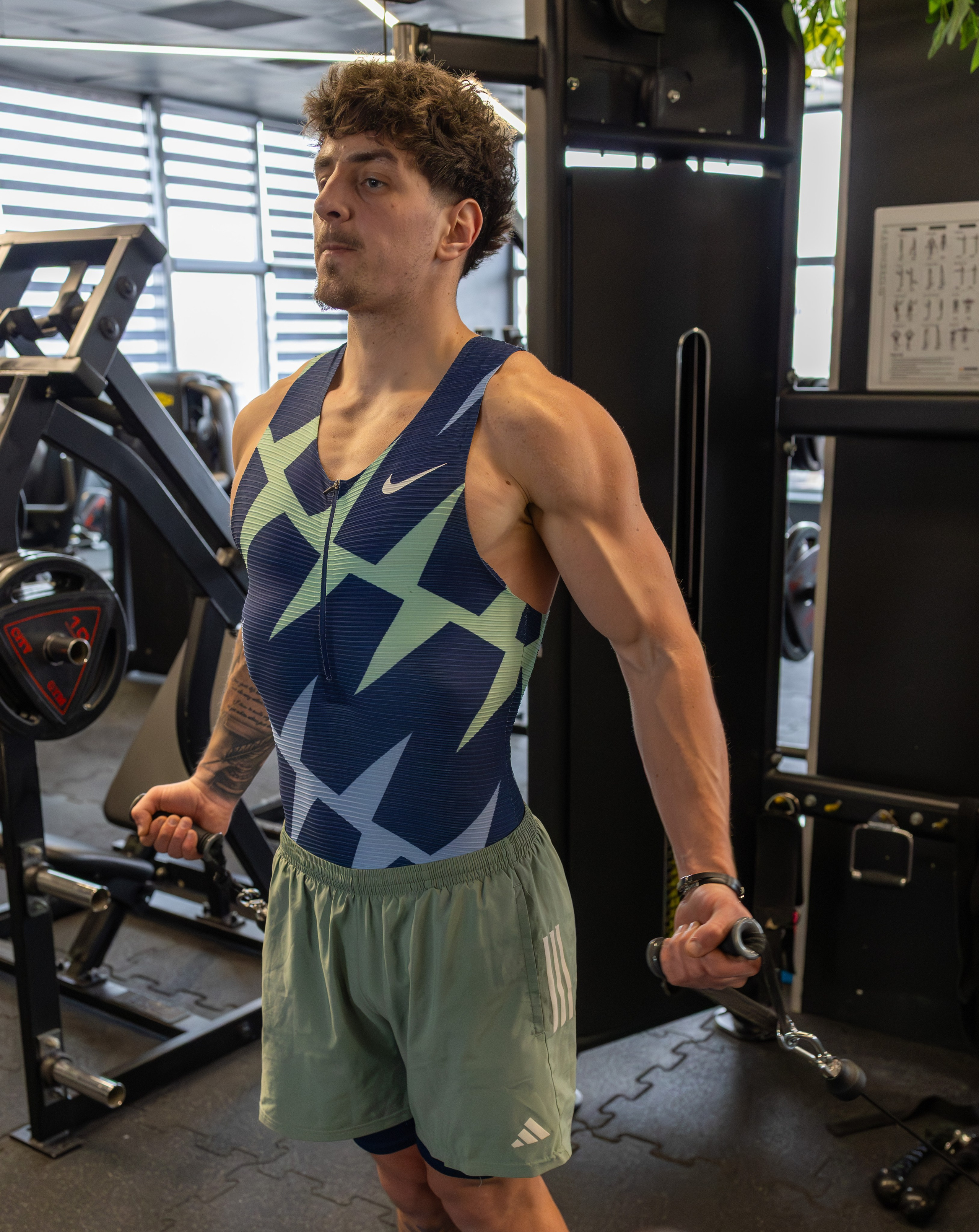 Alexandru Ț. Fotograf. Lucrez cu oameni, produse și spații. Portret și fotografie creativă. Bacău, România. Lidia Savinoiu