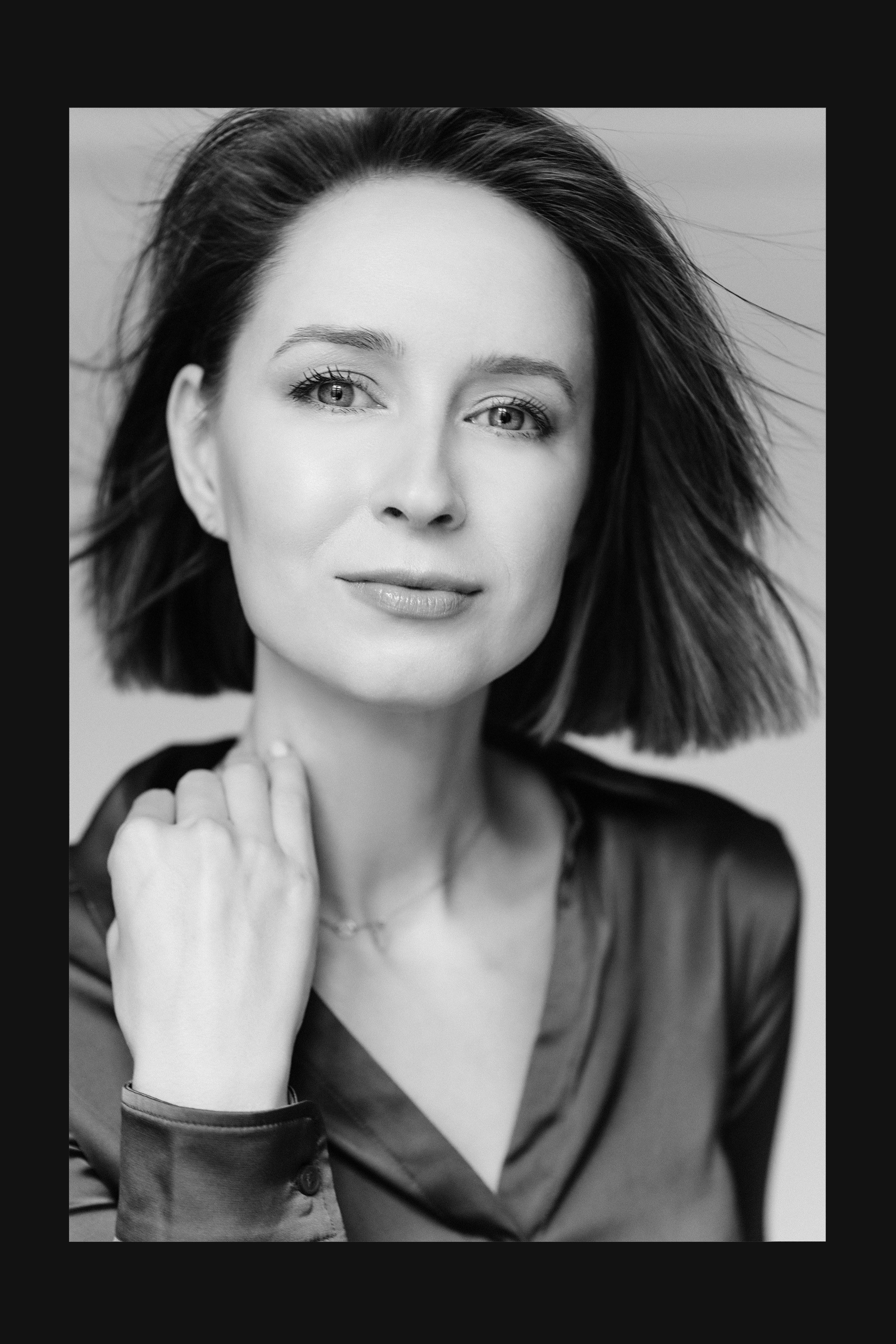 Sesja kobieca w studio. Czarno-biała sesja zdjęciowa. Fotograf Warszawa. Фотограф Варшава. Fotografia portretowa.