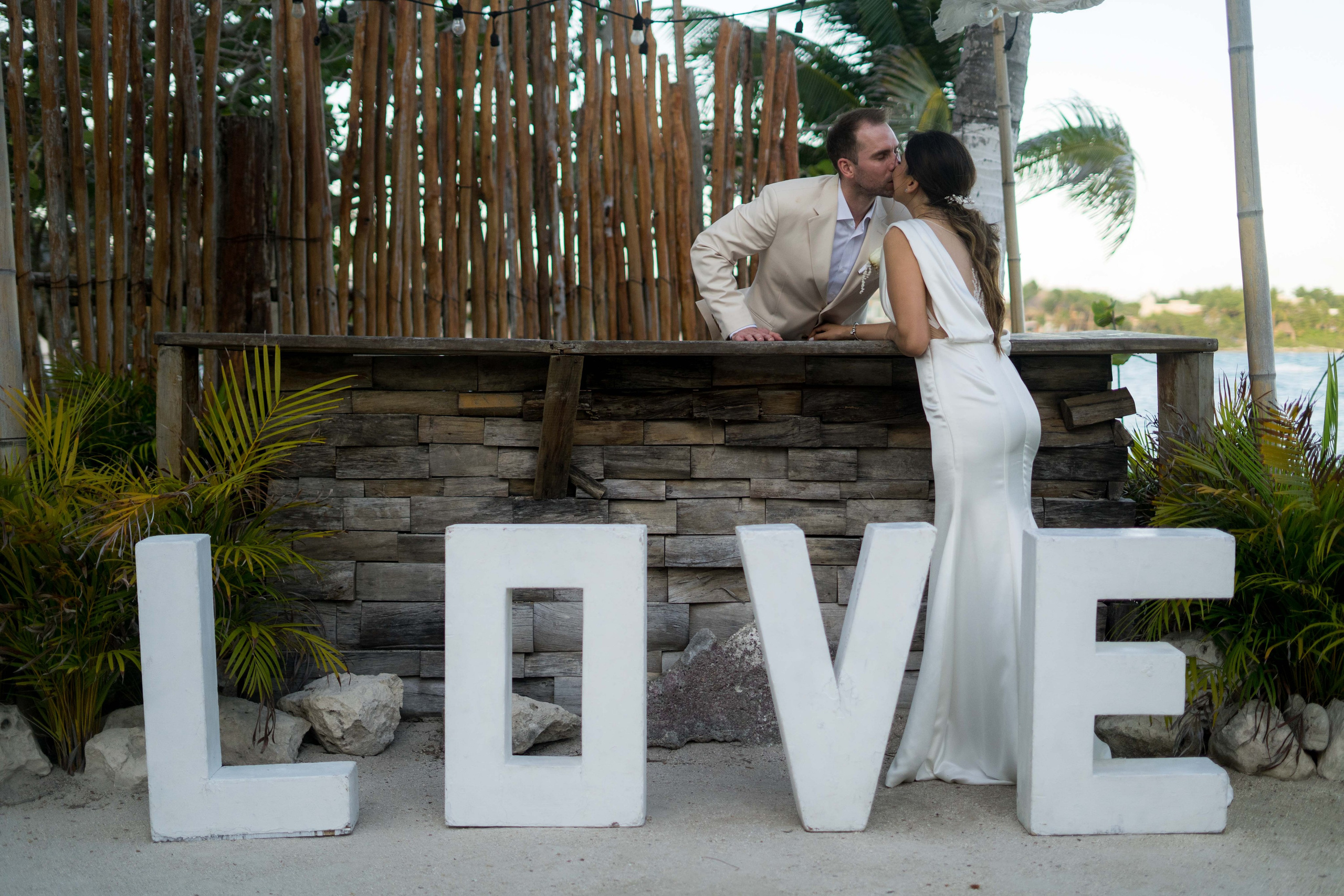 Wedding Photo Cancun. Alfredo Vazquez Wedding Films & Photography | Mexico & Destination Weddings