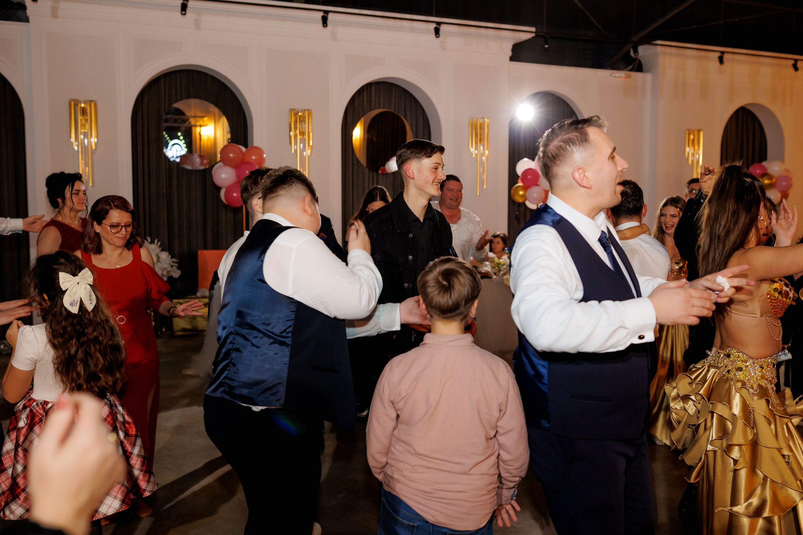 Povestea voastră, regizată de noi |Cristi Turculet Videograf Nuntă Suceava | wedding highlight. Servicii foto-video profesionale, pentru momente de neuitat