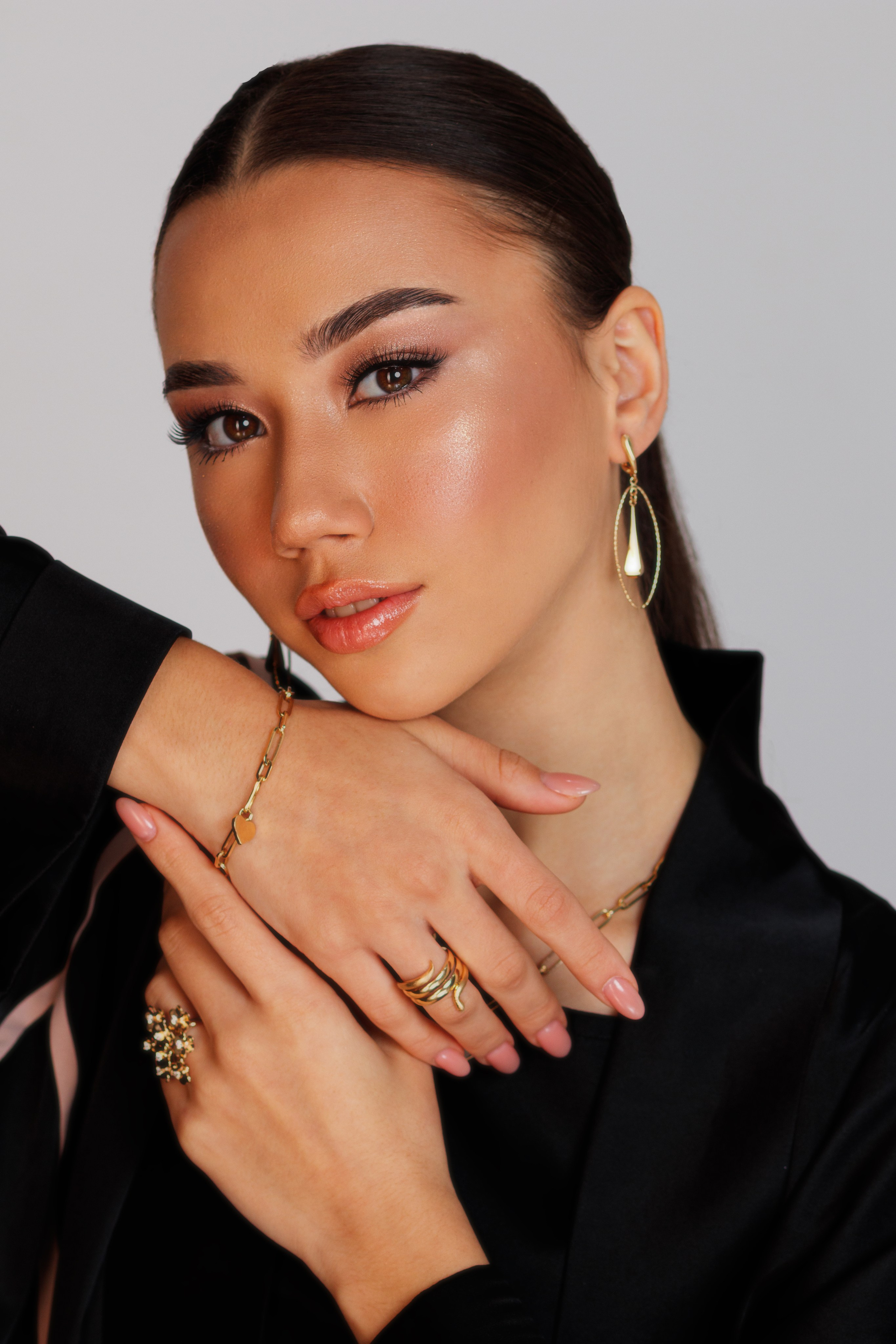 Сьемка для ювелирного бренда. Портретный фотограф Нигинахон Исматуллаева в Ташкенте