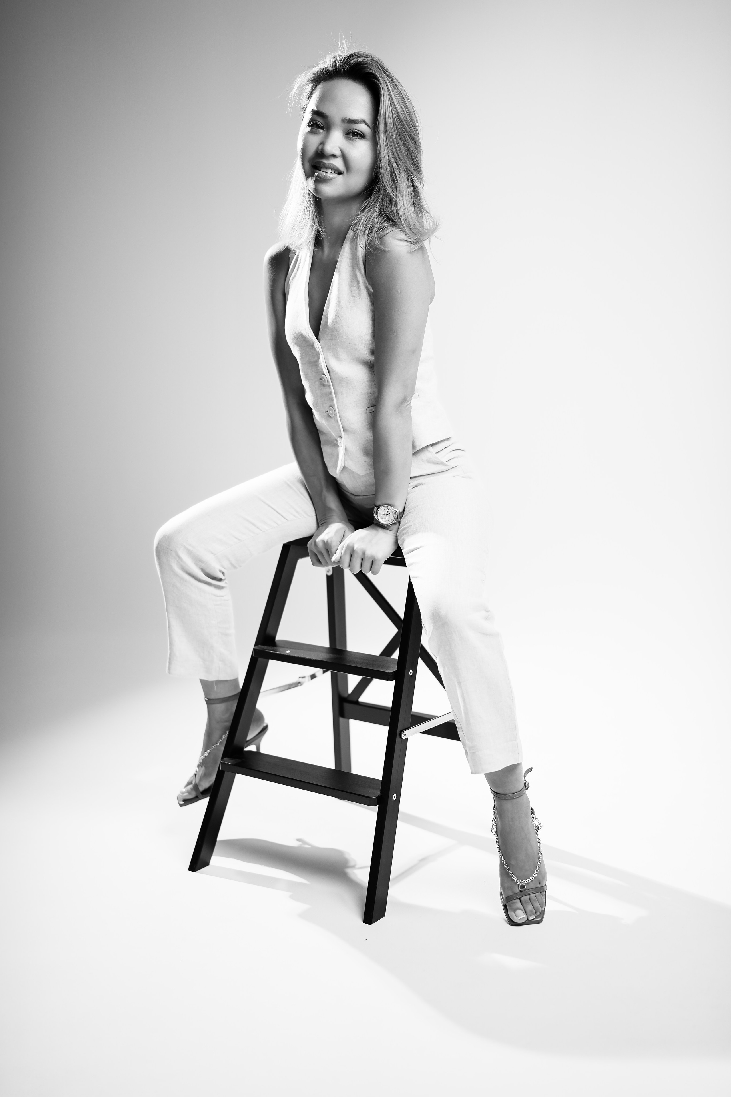 Personal Photoshoot in Abu Dhabi — Portraits That Reflect You. Mariia Safronova is your photographer in Abu Dhabi and Dubai