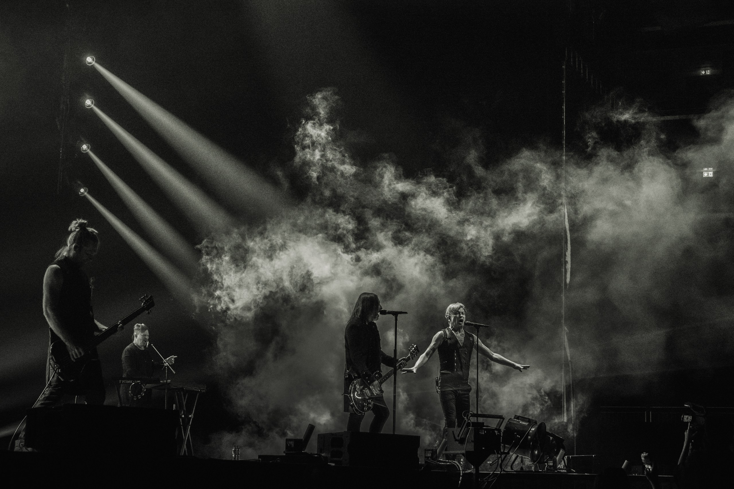 Sunset dance party atmosphere at an exclusive Palm Jumeirah beach club.