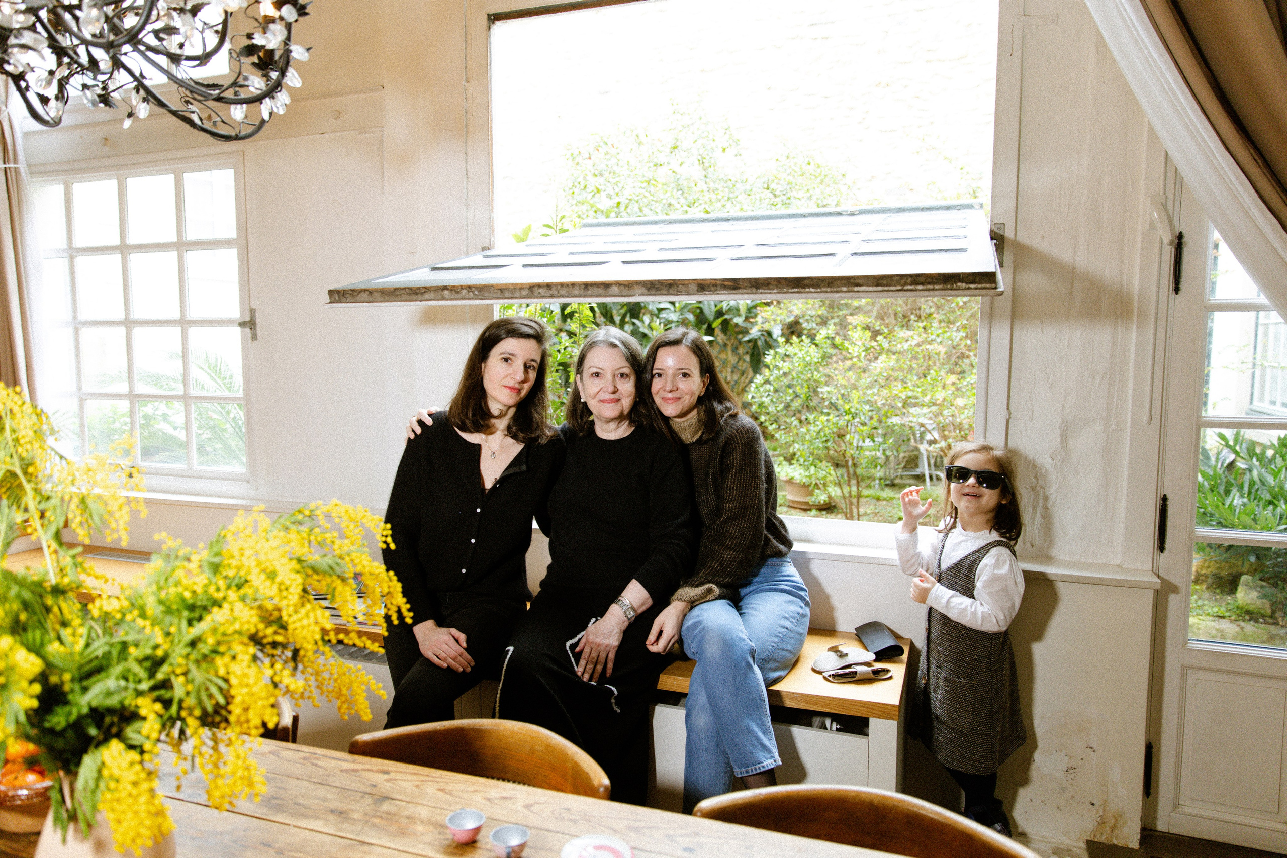 Family At Home Photoshoot in Paris | Natural Lifestyle Photography. Paris Wedding Photographer