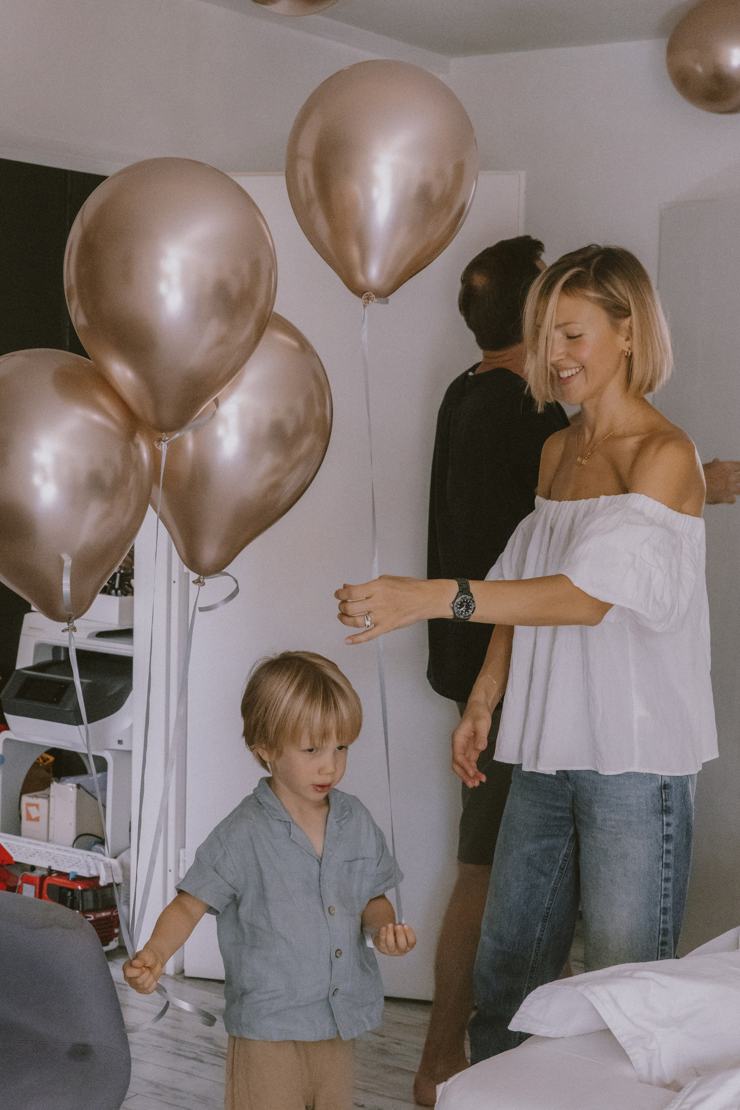 Family At Home Photoshoot in Paris | Natural Lifestyle Photography. Paris Wedding Photographer