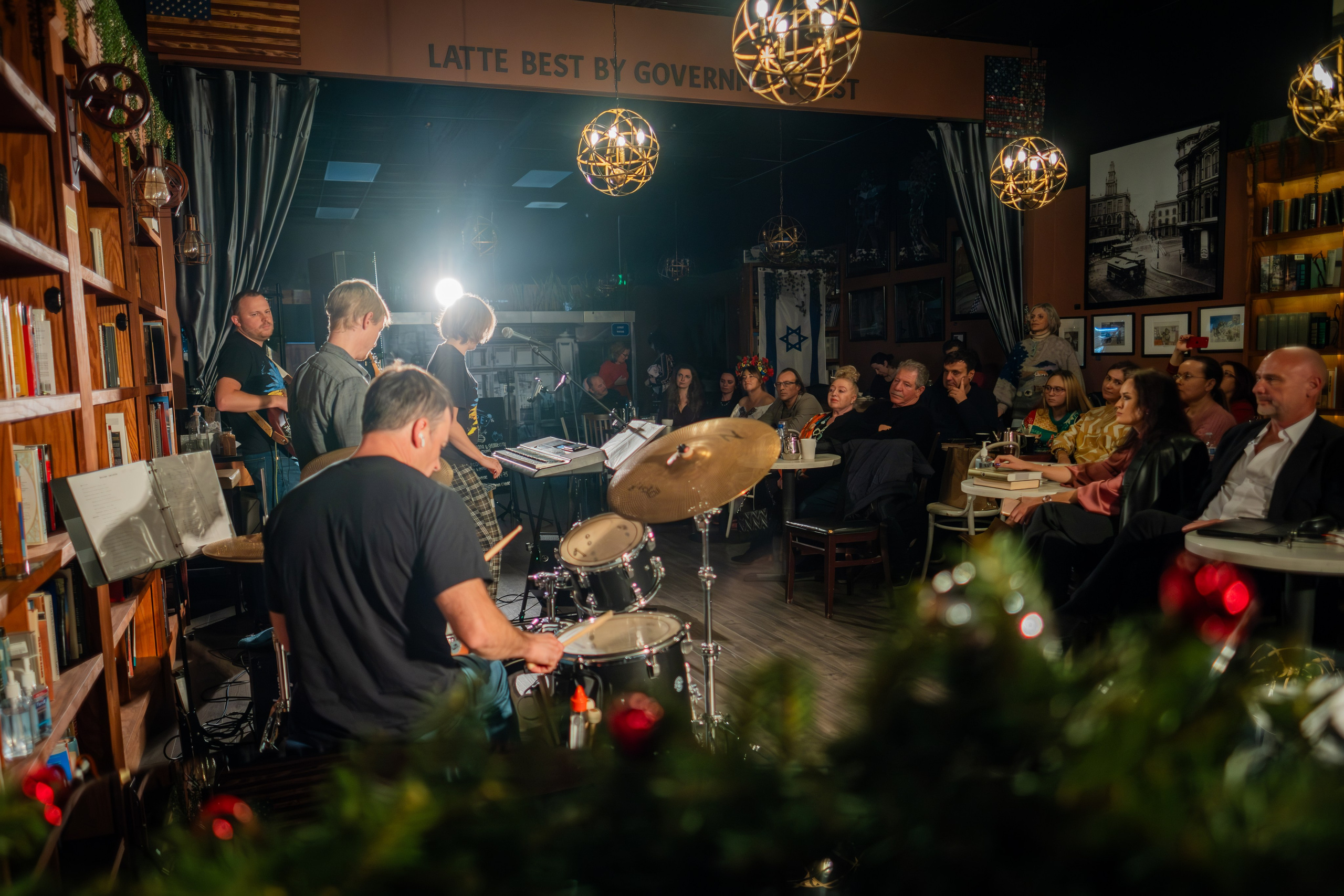 РОЖДЕСТВО / ЖЕНЯ БЕРКОВИЧ. Reportage concert portrait photography in the San Francisco Bay Area