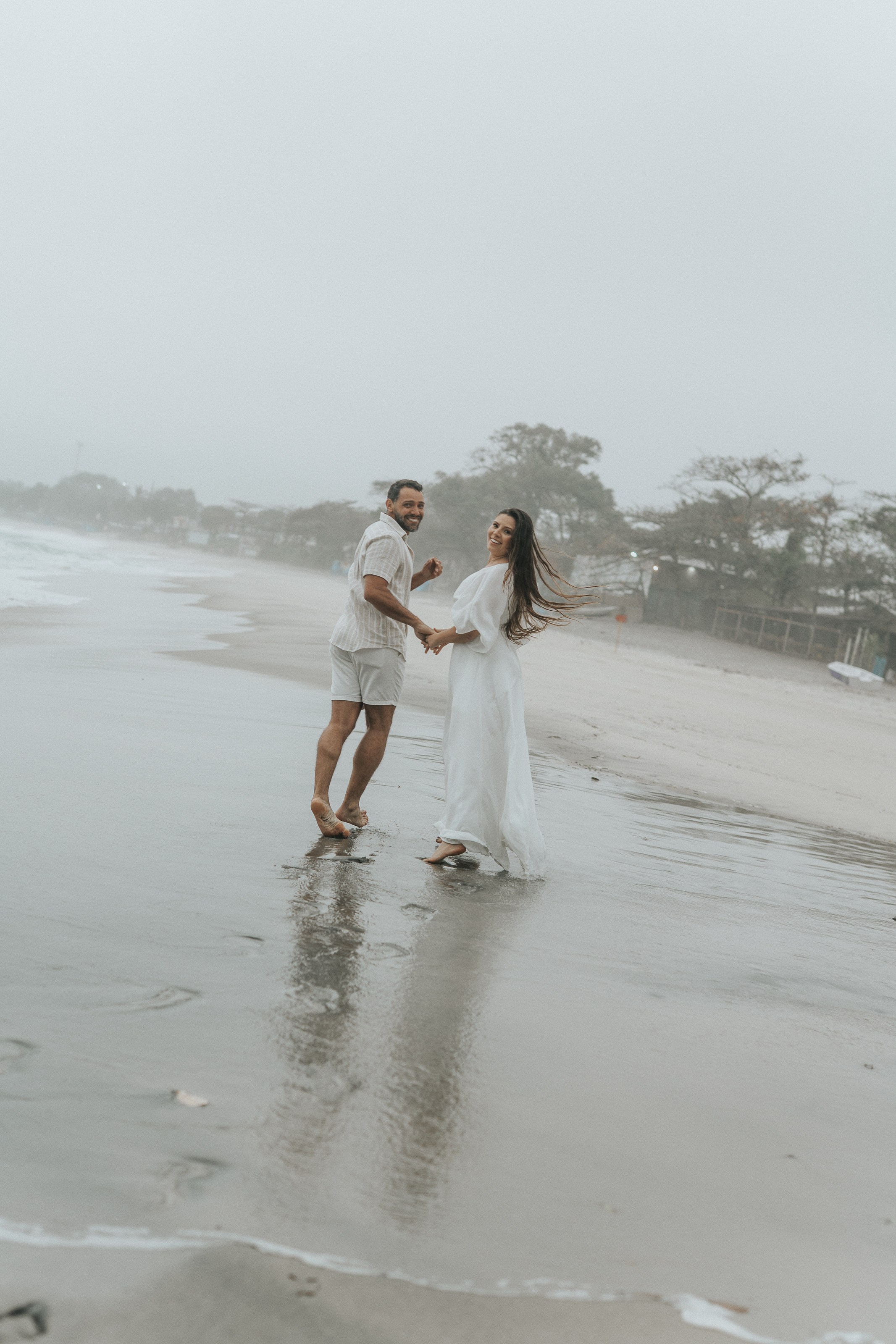 Pré Wedding — Bianca e Maik (Praia Maresias). Fotógrafo de casamento e Filmmaker de casamento