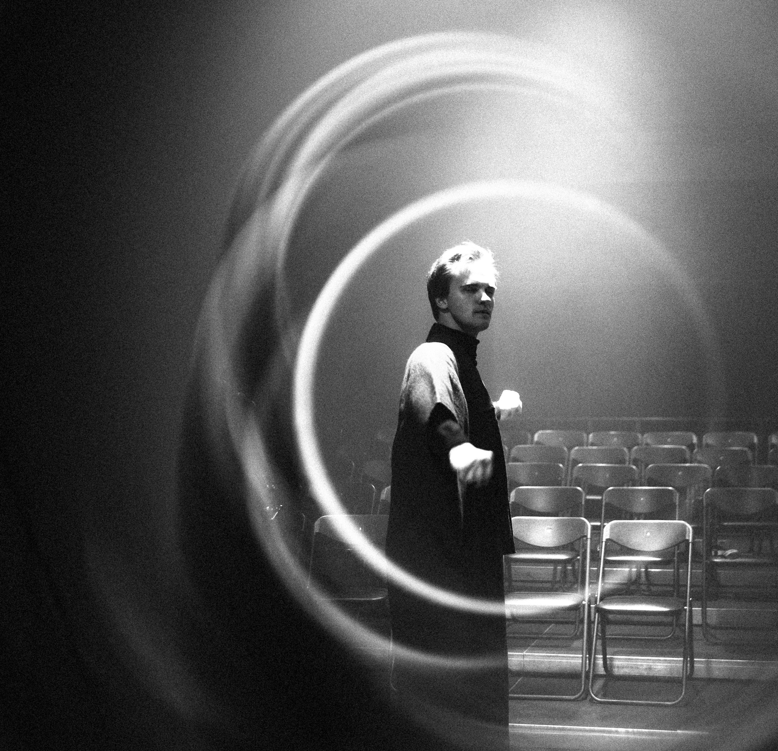 2025. Стрит-фотография, полная абсурда, идиотизма и красоты