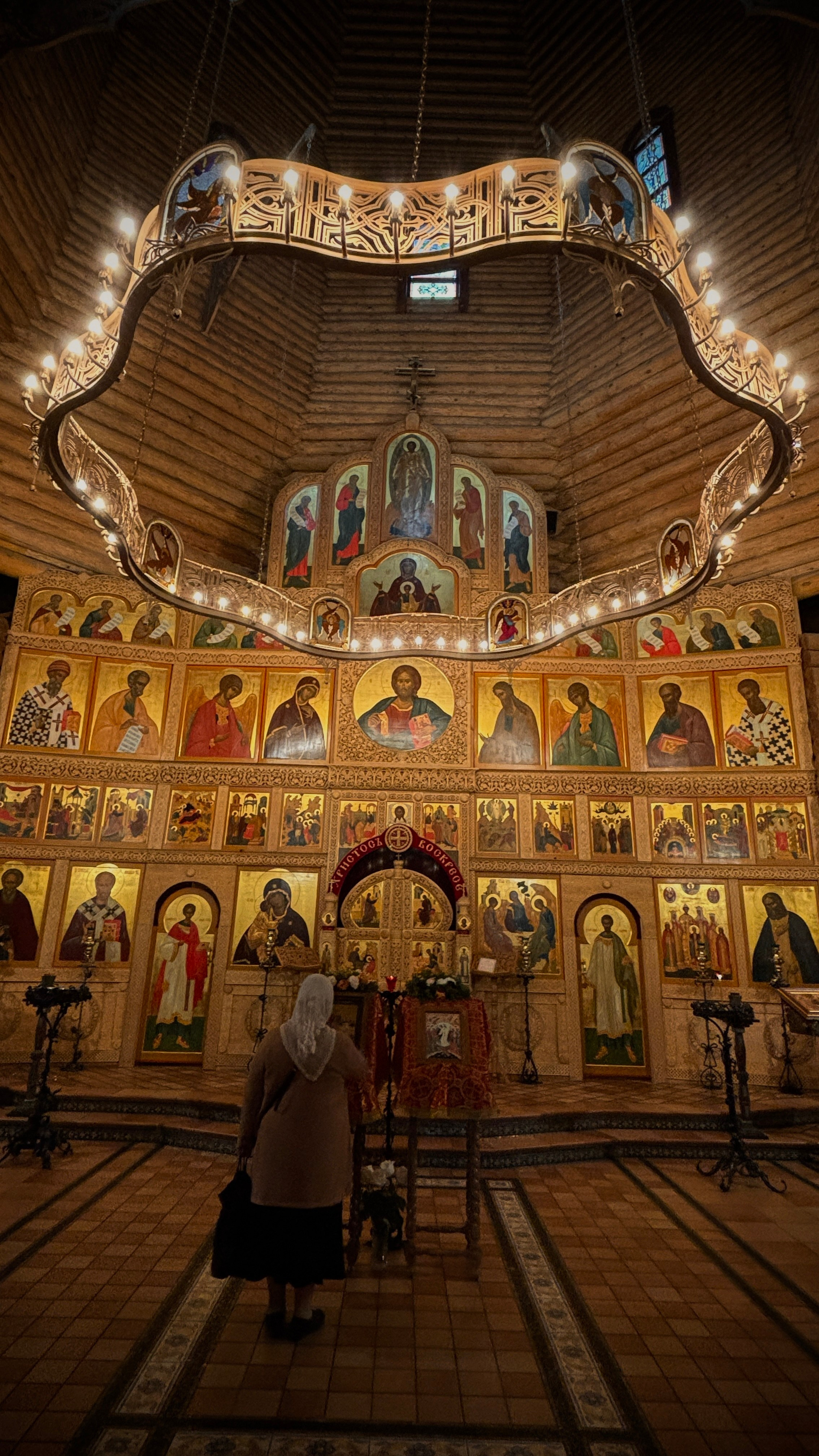 Хорос для храма Святой Троицы Прихода в честь Всех Святых в городе Минске Минской Епархии Белорусской Православной Церкви. 2022-2023. Сталь, худож. ковка, лазерная резка, сварка, витражи Анна Авгуль Магия витража.