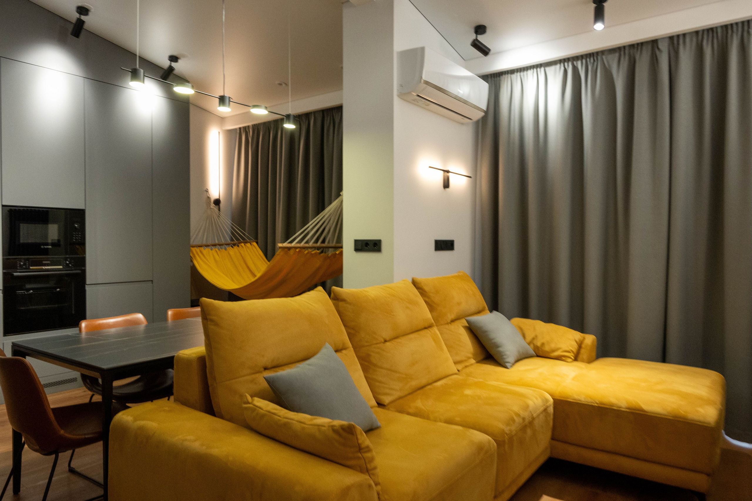 The apartment is on two levels. Fotograf Dmitrii Donets