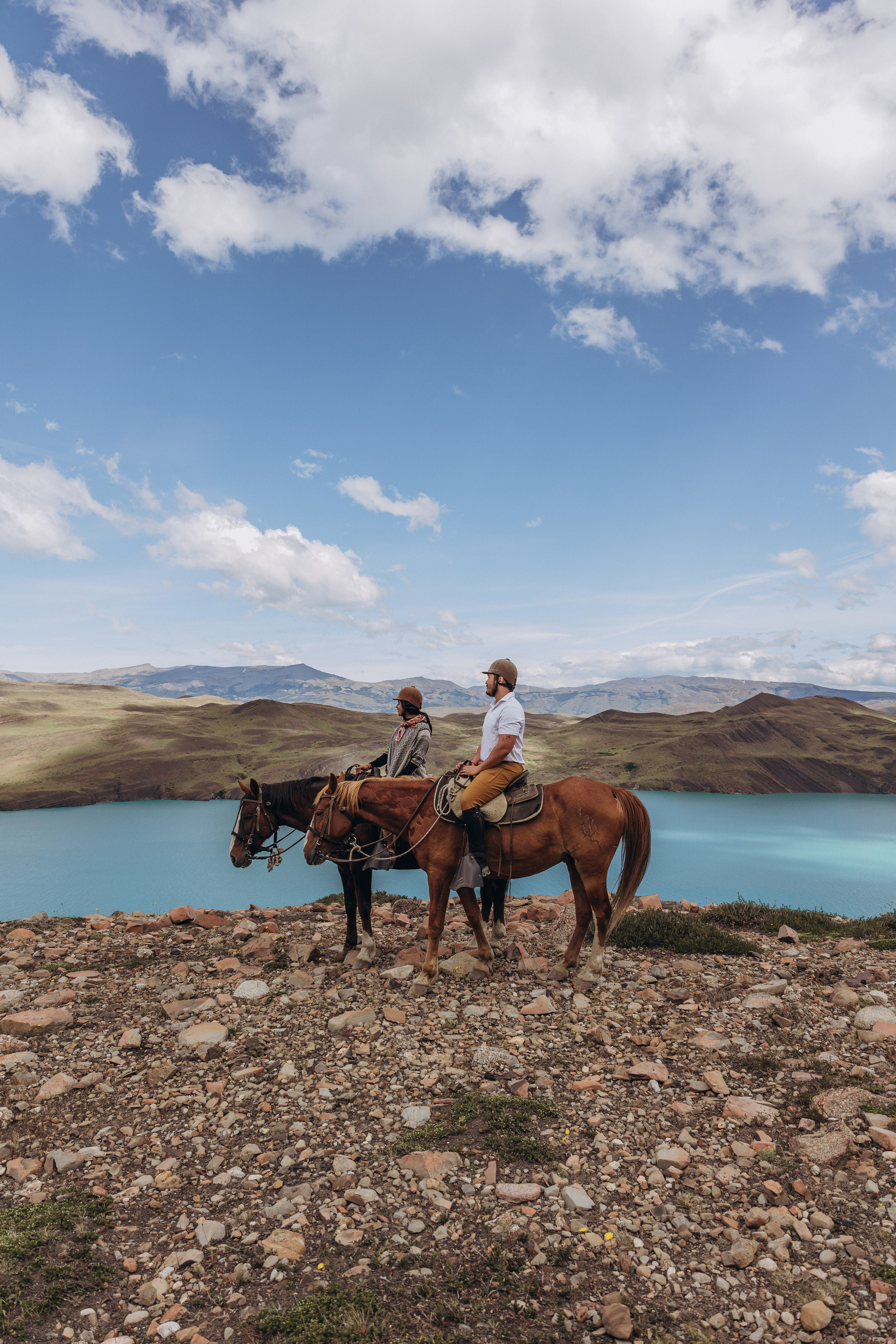 T+C. Elopement in Patagonia. Fotógrafa familiar Santiago y Chile Anna Almazova