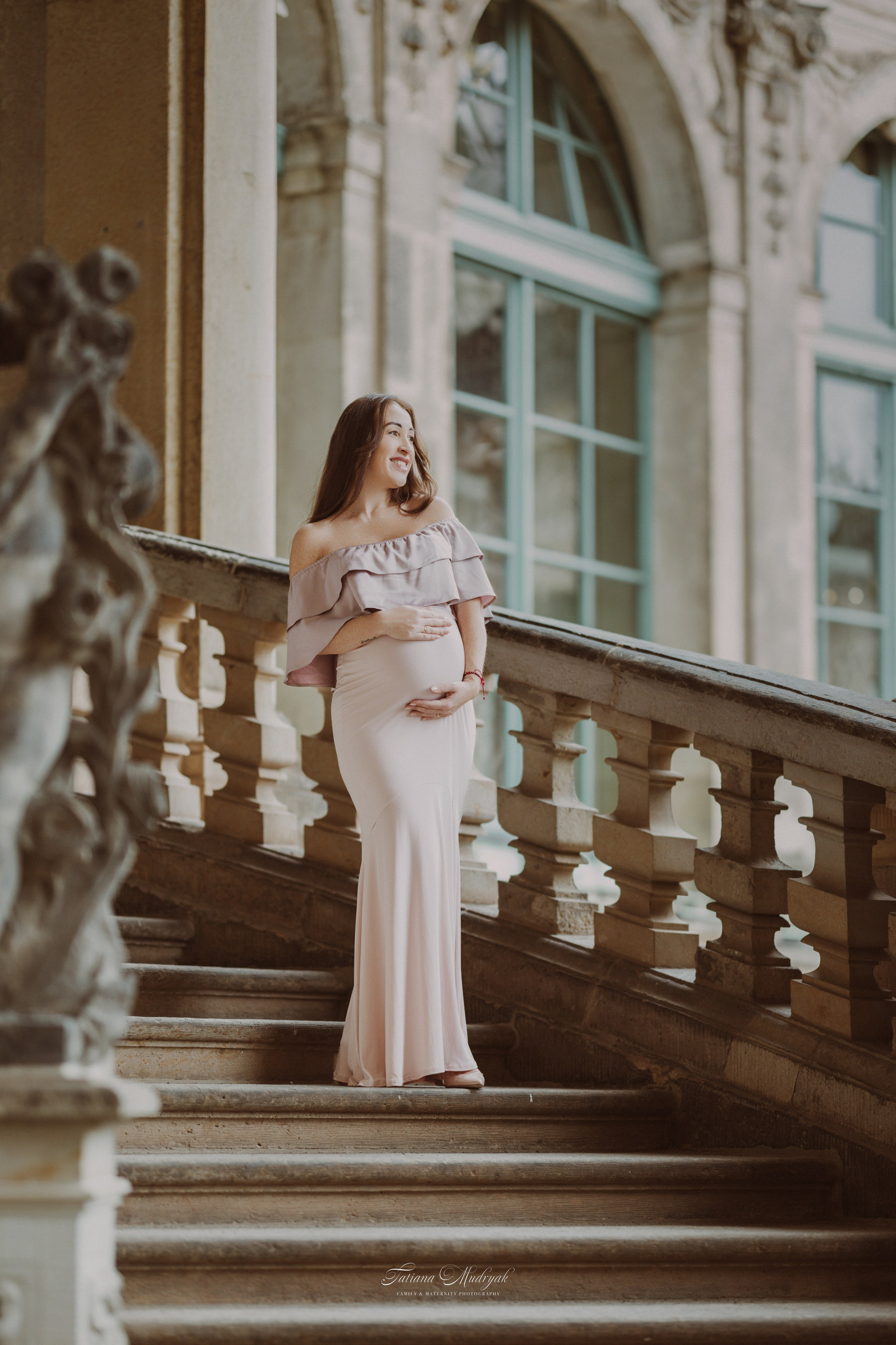 Maternity Wardrobe — Dresses Included for Your Session. Family & Maternity Photographer in Dresden Tatiana Mudryak
