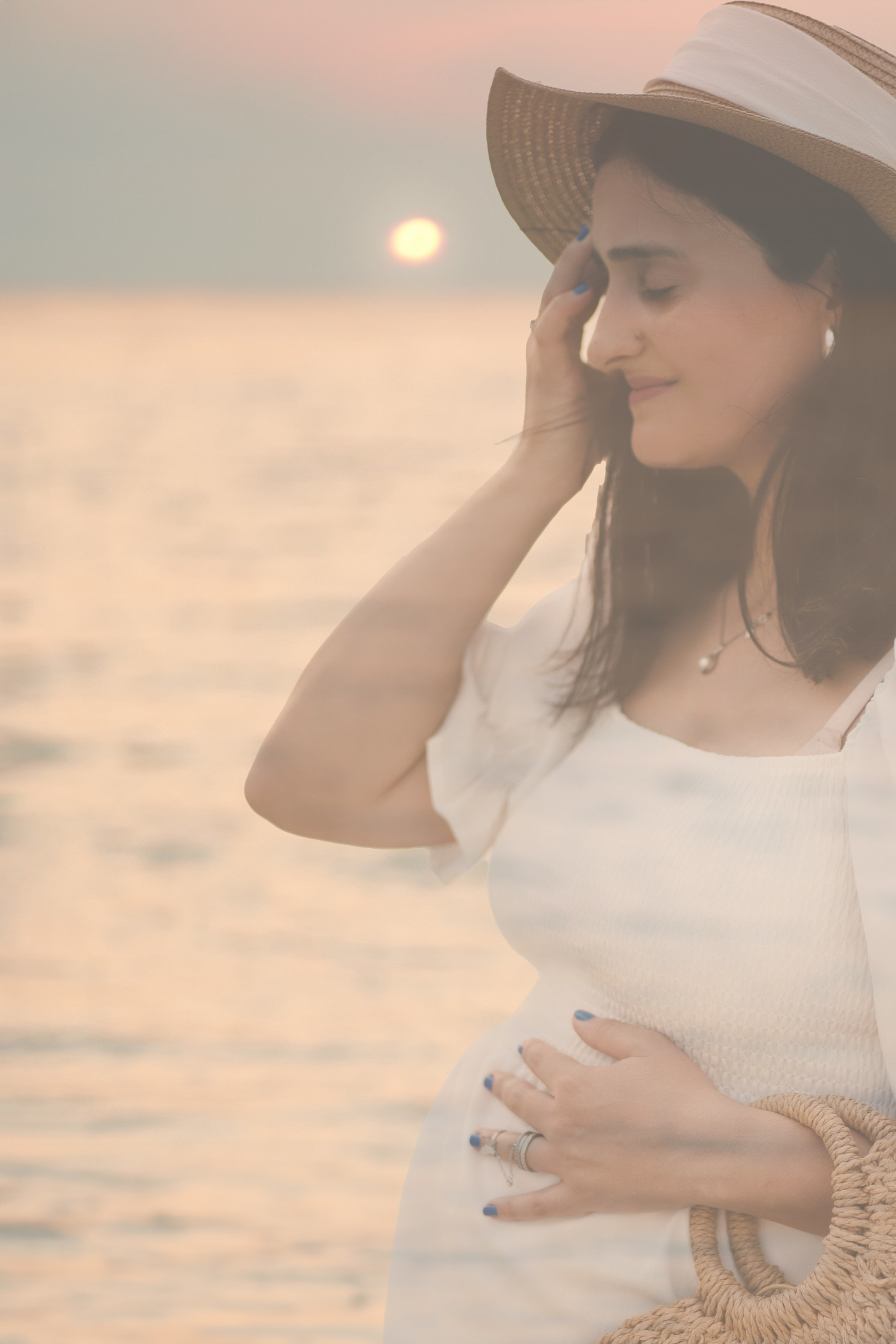 Maternity Photoshoot in Abu Dhabi — Gentle & Heartwarming Moments of Expecting. Mariia Safronova is your photographer in Abu Dhabi and Dubai