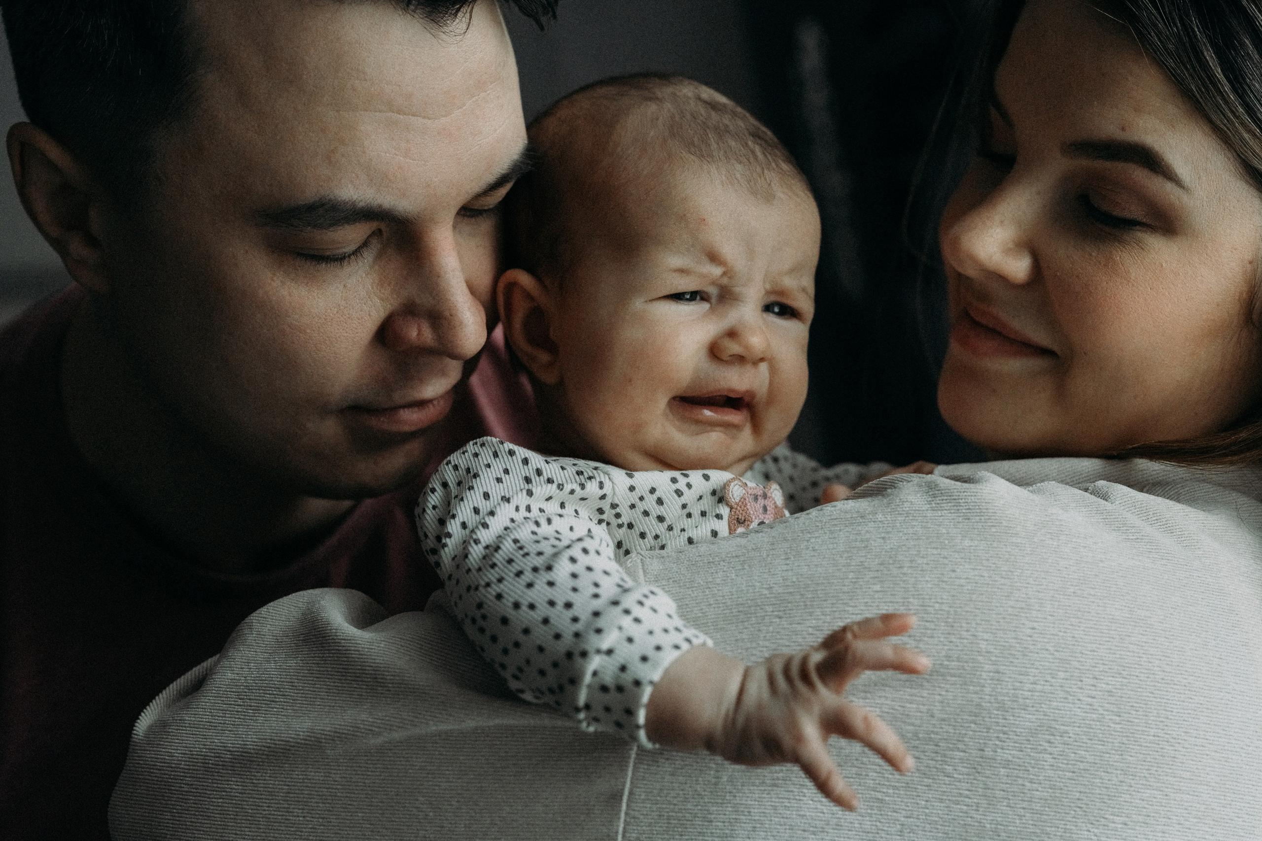Family, bnw, photoshoot. Wedding and potrait photographer in Helsinki Vickan O