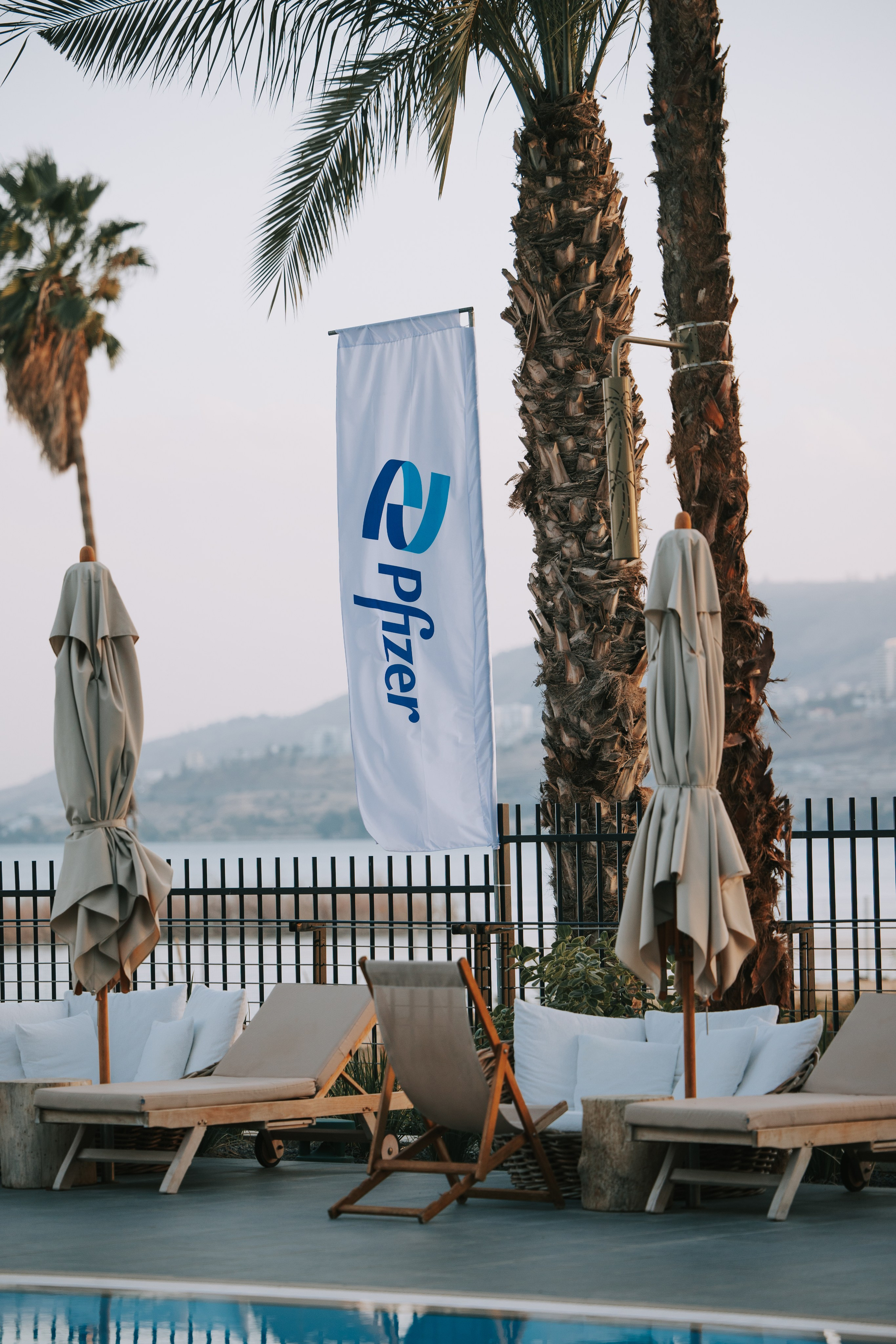 Pfizer. AMIR BUCHNIK PHOTOGRAPHER