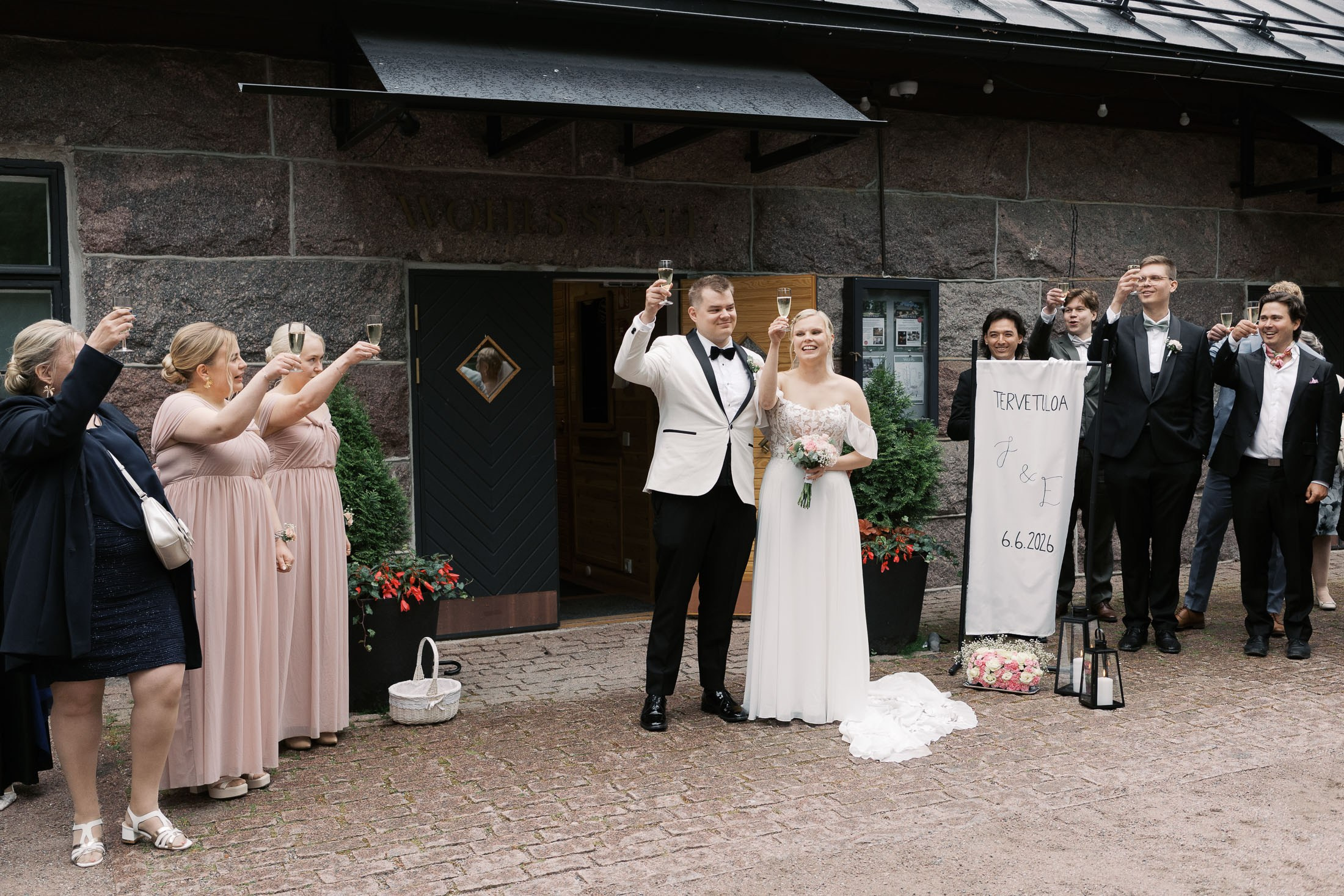 Jasmi_Eetu. StudioHappyMoment | Hääkuvaaja Helsinki, tunteikas ja dokumentaarinen kuvaus