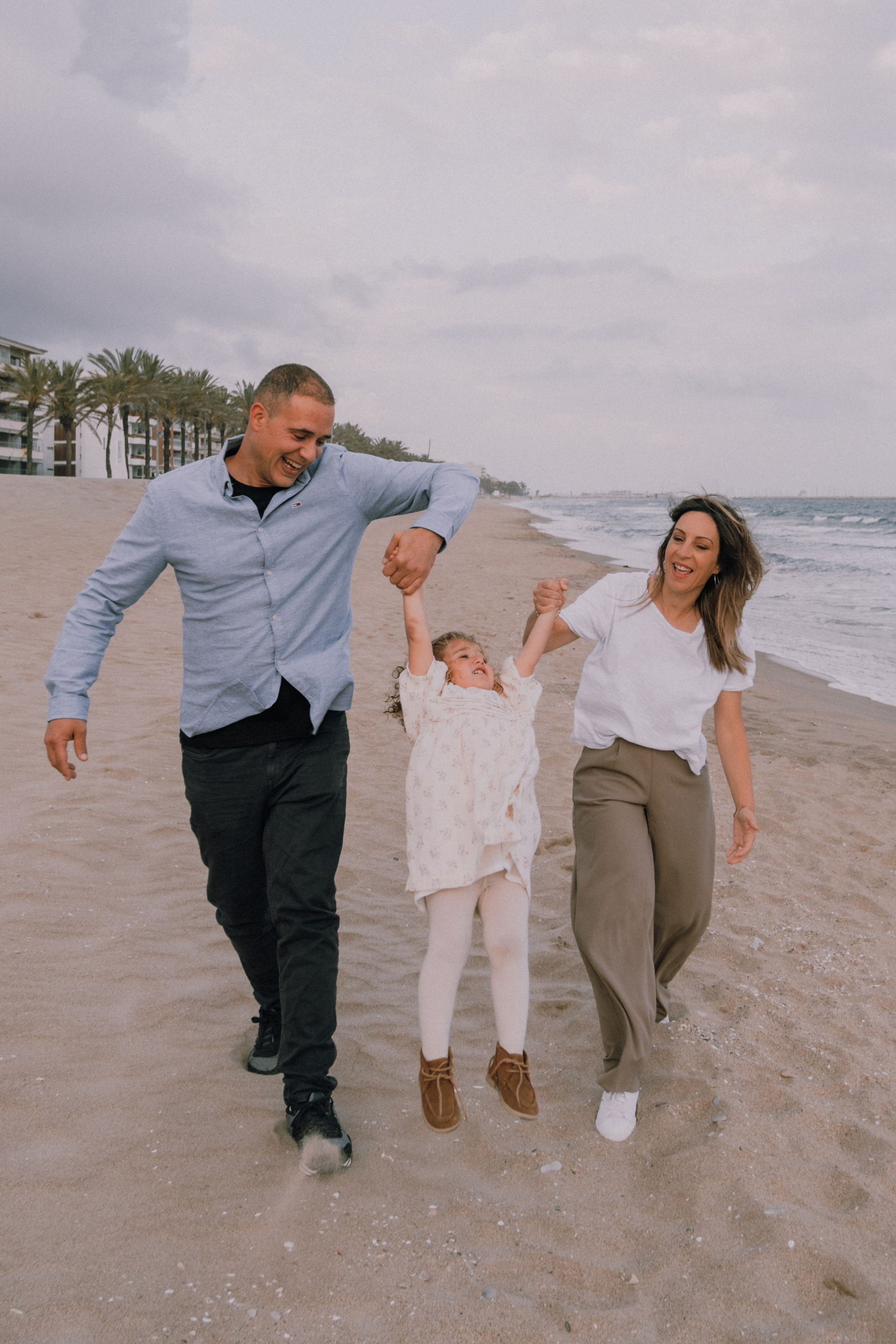 Семейная фотосессия на пляже. Профессиональная фотосъемка в Калафелле — Елена Медведева