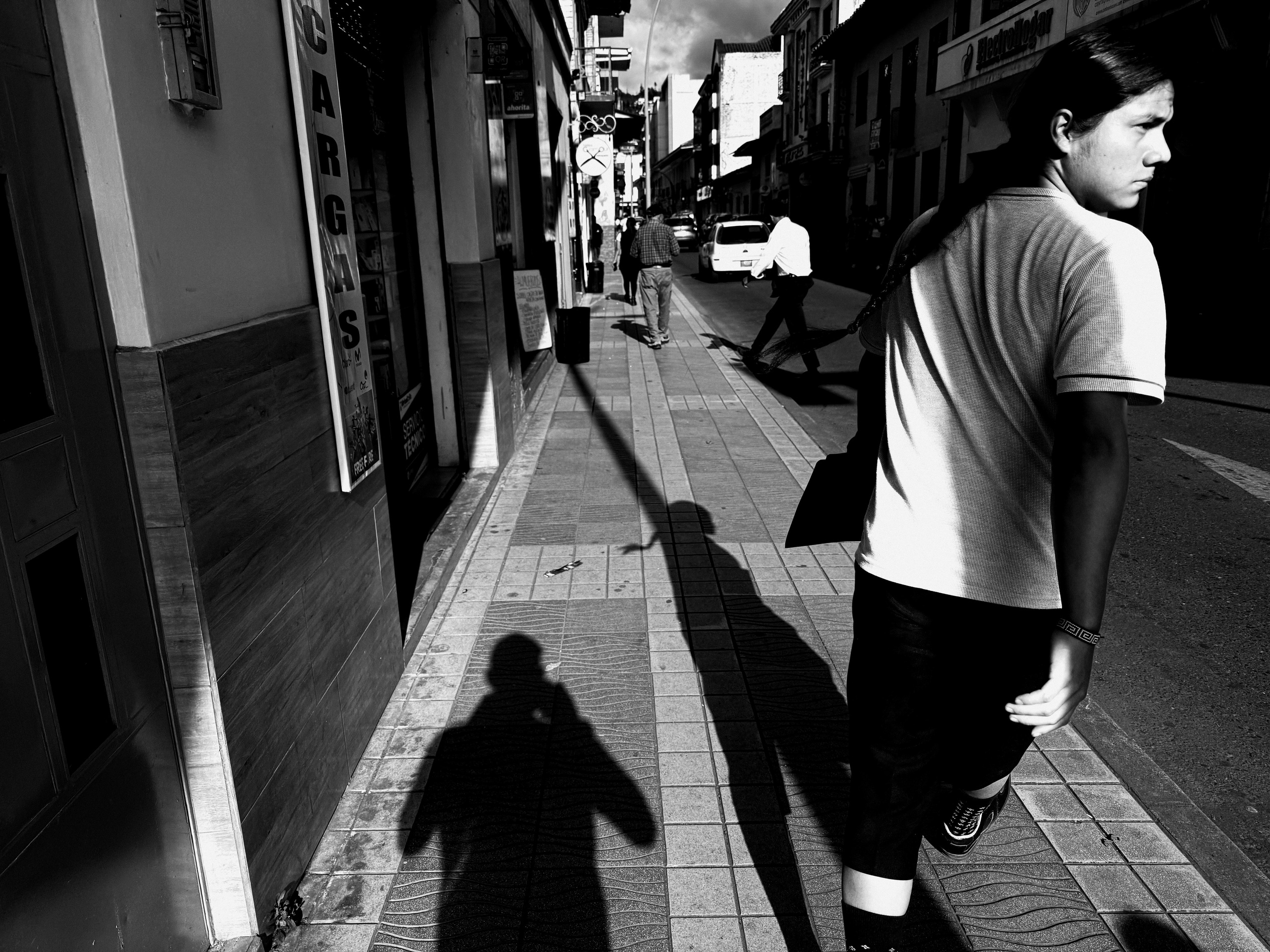 Black and White Street Photography | Jordy Chuquimarca. Jordy Chuquimarca Fotografía