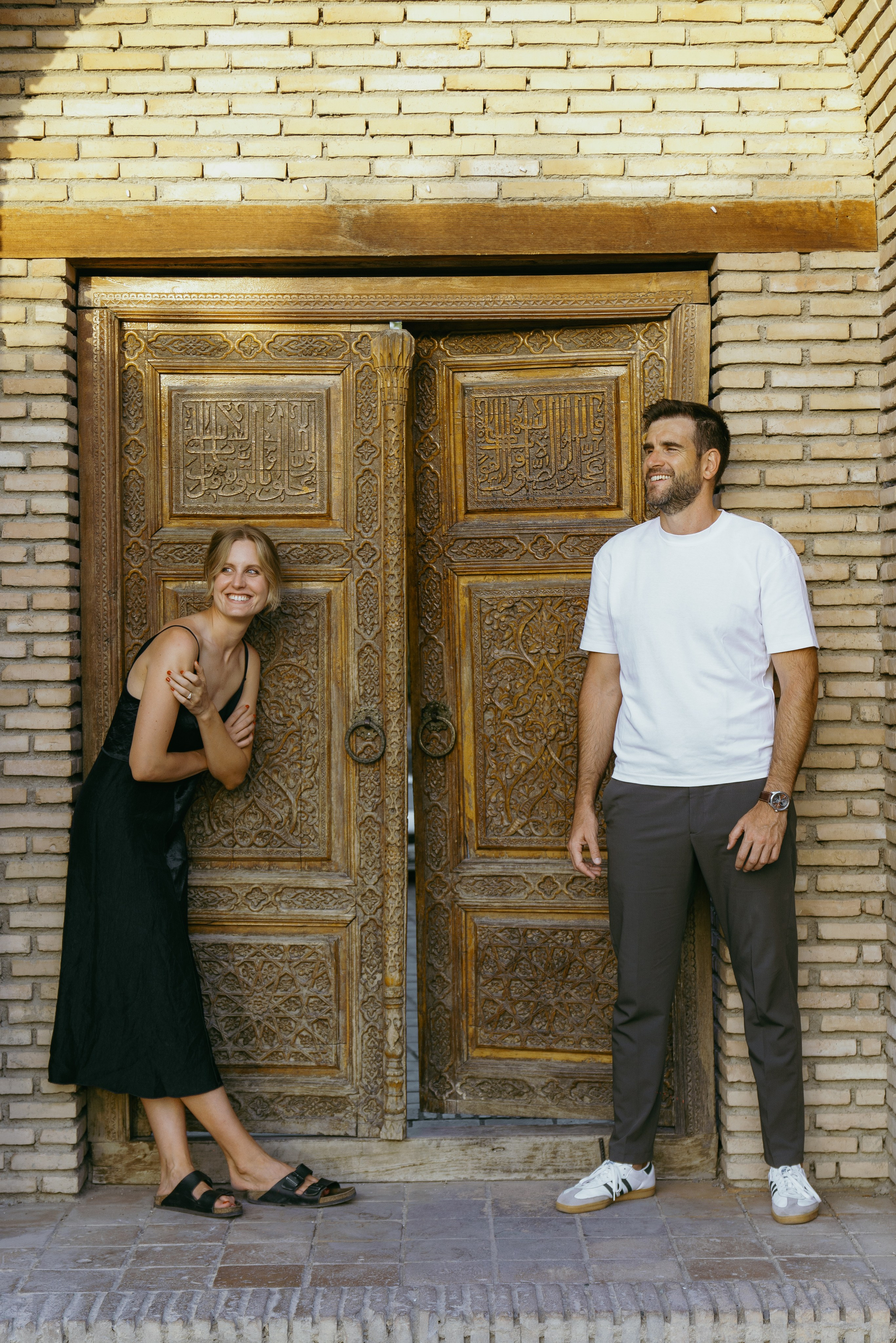 Love Story photoshoot in Samarkand with the backdrop of Gur-Emir. Photographer in Uzbekistan and Samarkand Djasur Marupov