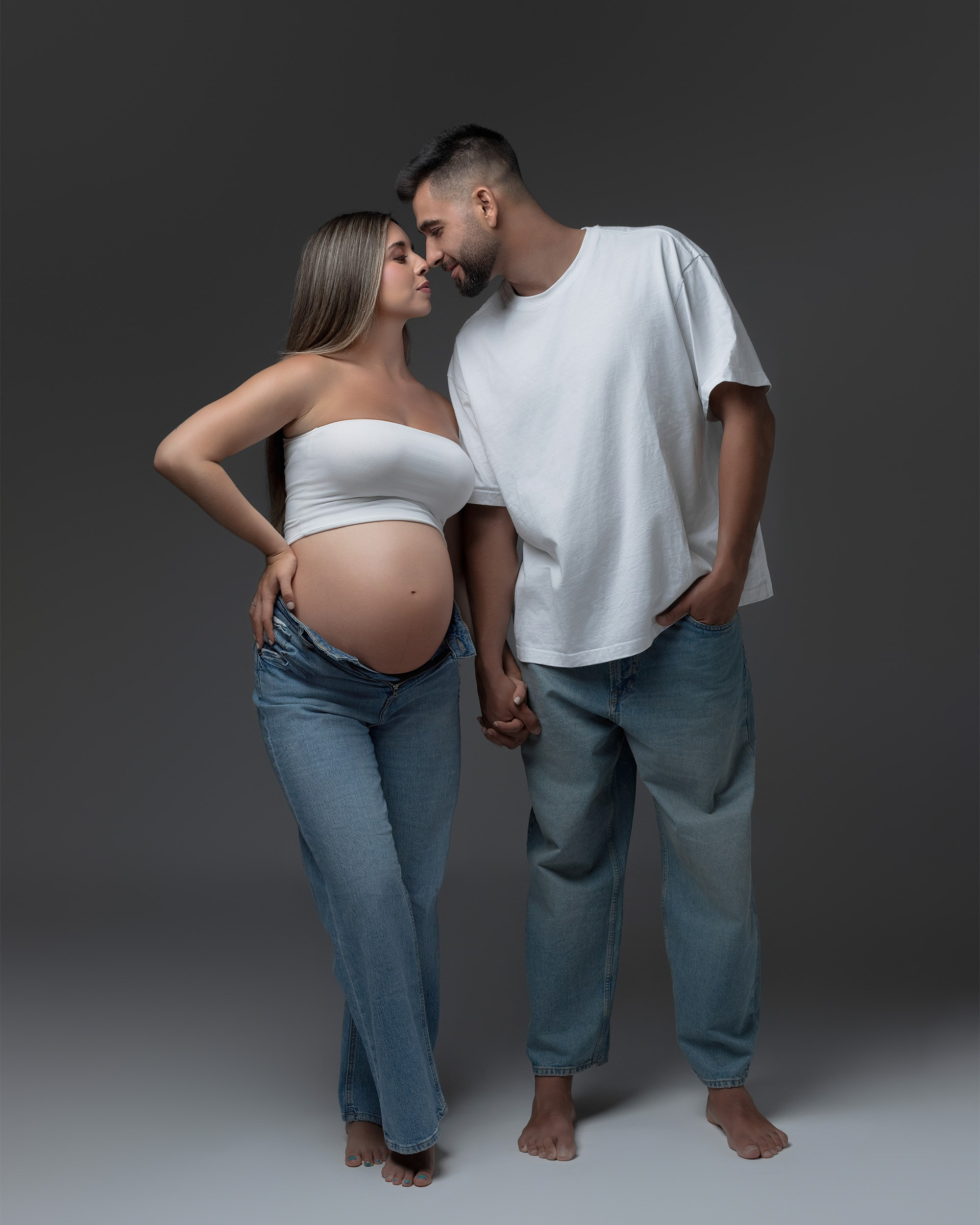 una sesión de fotos ,sesión de fotos para , sesión de fotos Almería , fotografía Almería , fotos premamá ,sesión de fotos embarazo , sesión de fotos Maternidad ,sesión de fotos Embarazo en exteriores , fotos embarazo en la playa . sesión de fotos de embarazo en Estudio, fotografía de retrato Almería ,Estudio de fotografía para embarazadas y maternidad , Estudio Embarazadas fotos , mejor fotógrafo de Embarazo Almería , fotografía Embarazo en Almería 