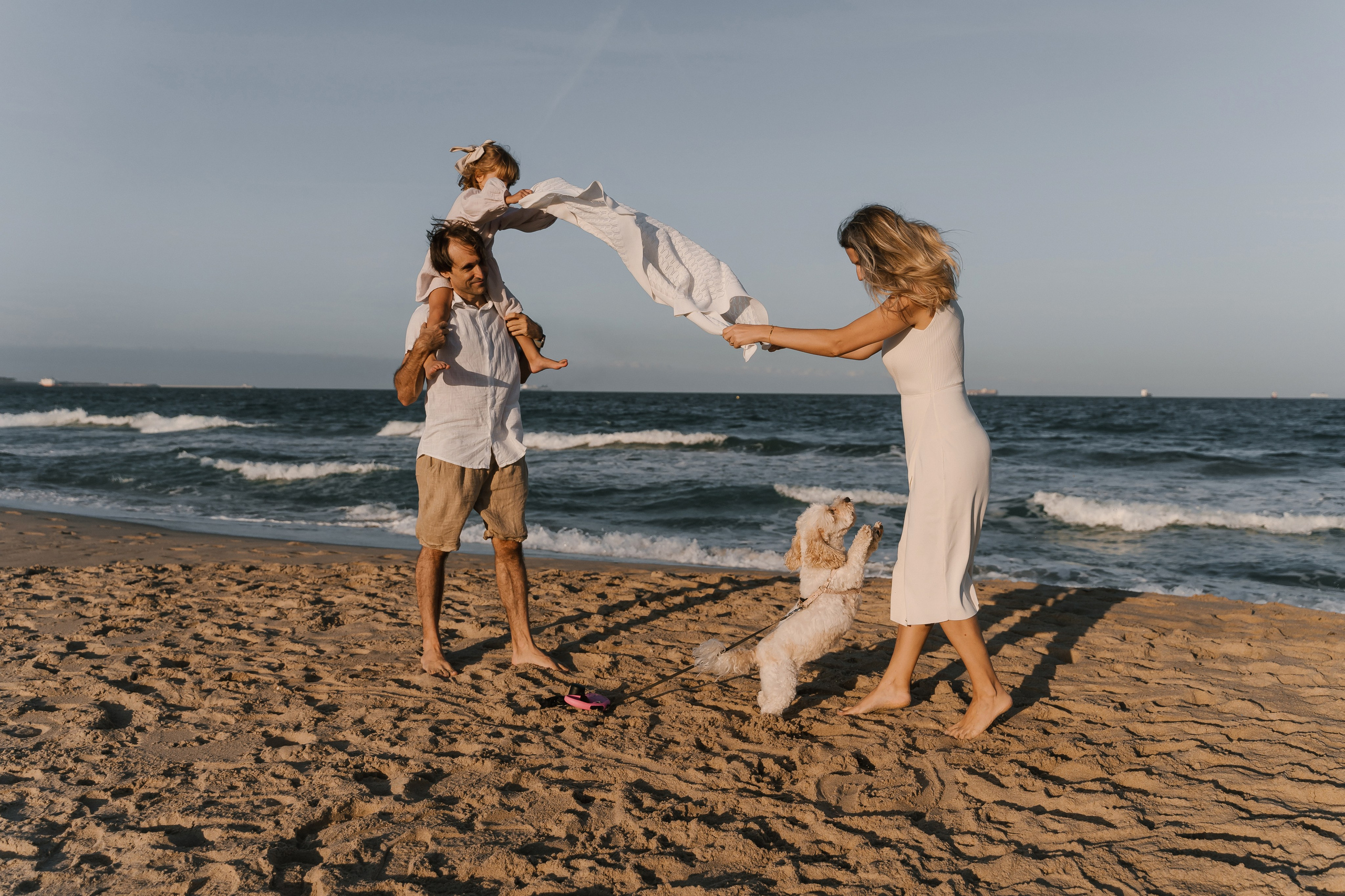 Julia, Pedro y Mia. Fotógrafa de bodas y familias en España, Valencia: Nadia ProFoto