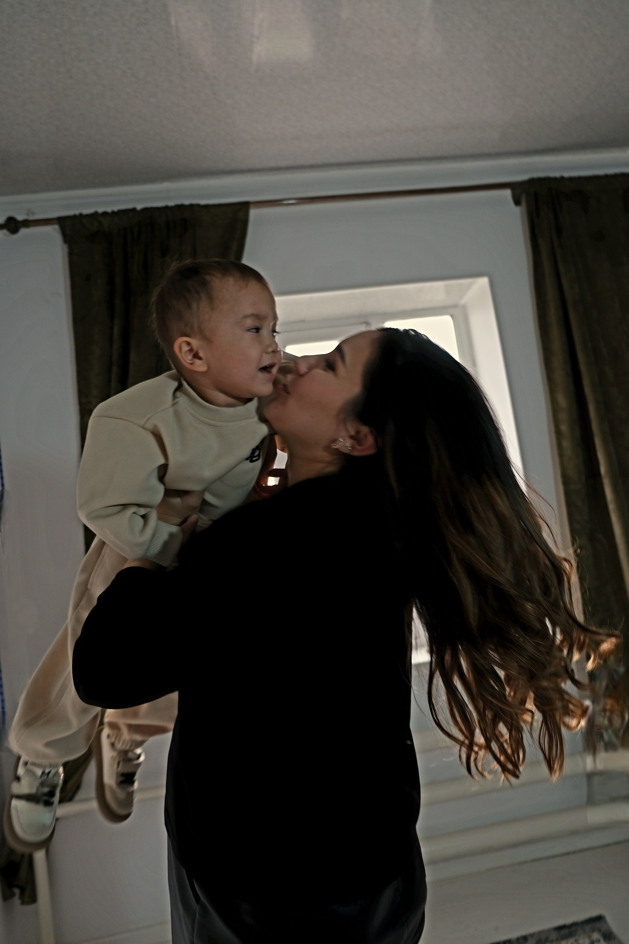 Зилола с сыном. Семейный и детский фотограф Бишкек Элина Суерова