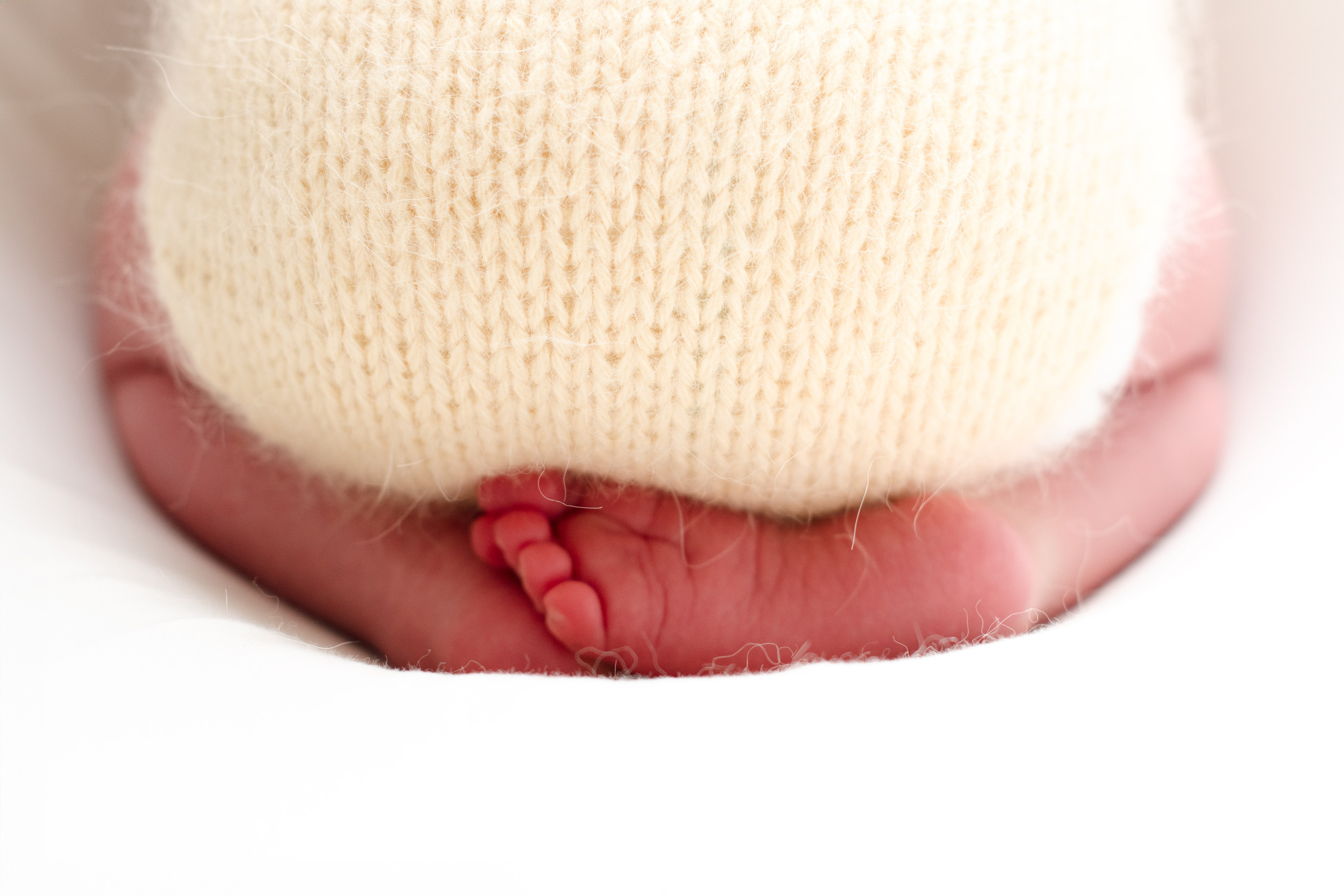 Nouveau-né. Photographe grossesse et nouveau-né a La Ciotat