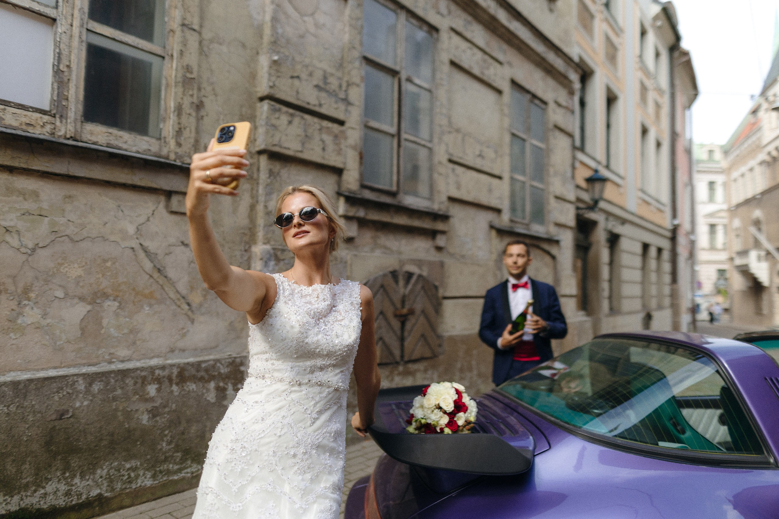 Юбилей свадьбы — 10 лет вместе, Porsche, страсть и стильная фотосессия в Риге. Евгений Тимофеев | Свадебный и контент-фотограф и видеограф в Риге