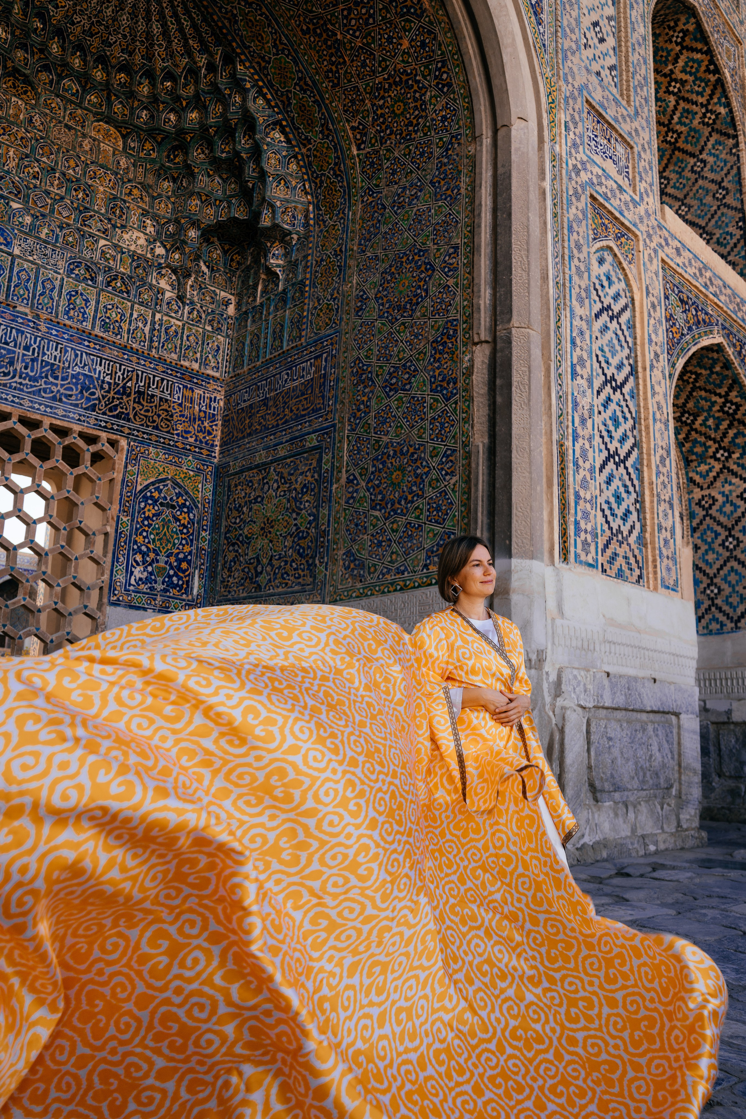 Этнические платья для фотографий в Бухаре. Фотограф в Узбекистане и Самарканде Джасур Марупов