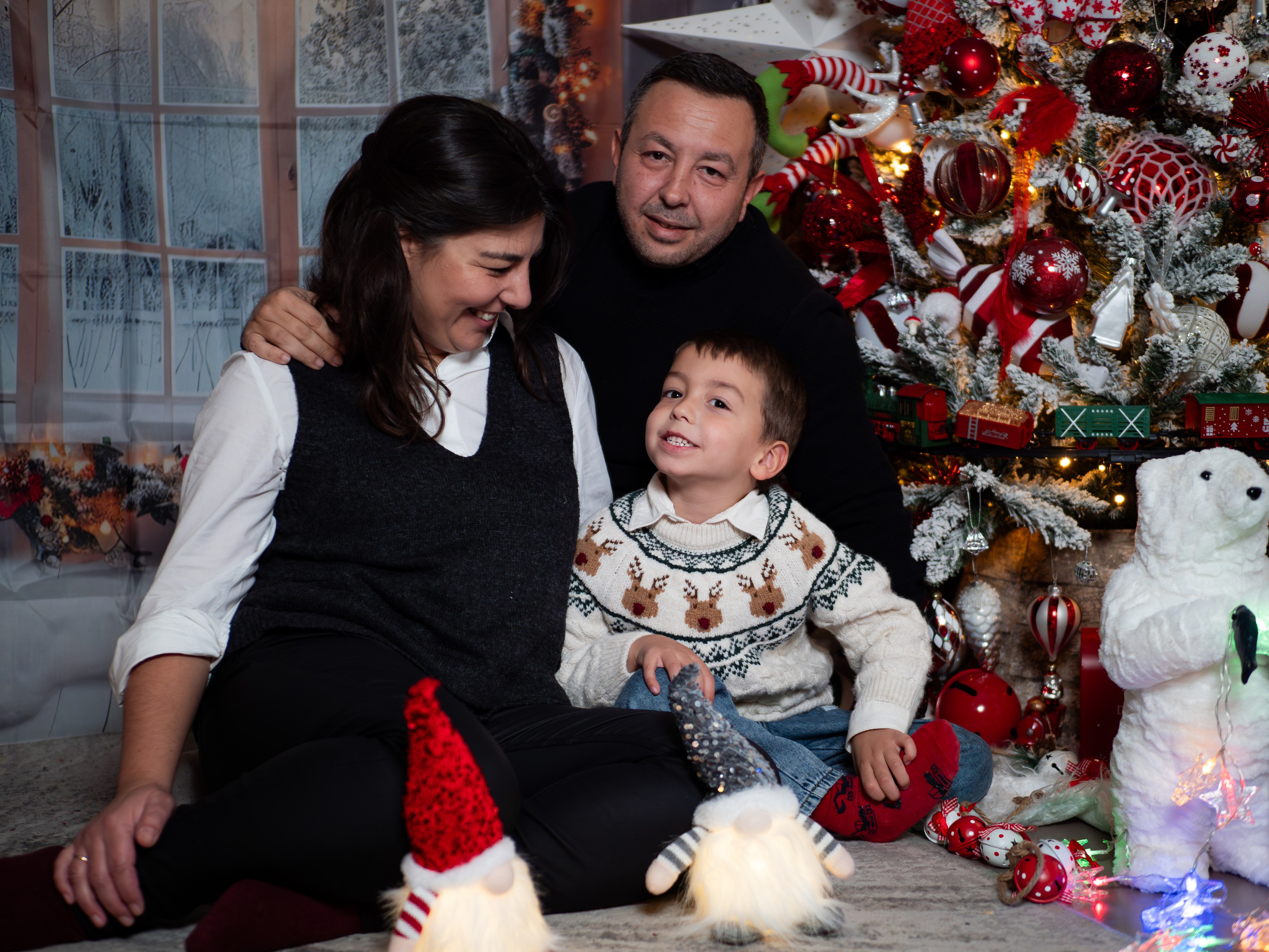 Sesión fotográfica de familia en esta ultima Navidad de 2024. Fotógrafa de Periodismo y Documentación, Teatro, Cine, Shooting para Modelos, Bodas, Bautizos, Comuniones, Familia y Eventos