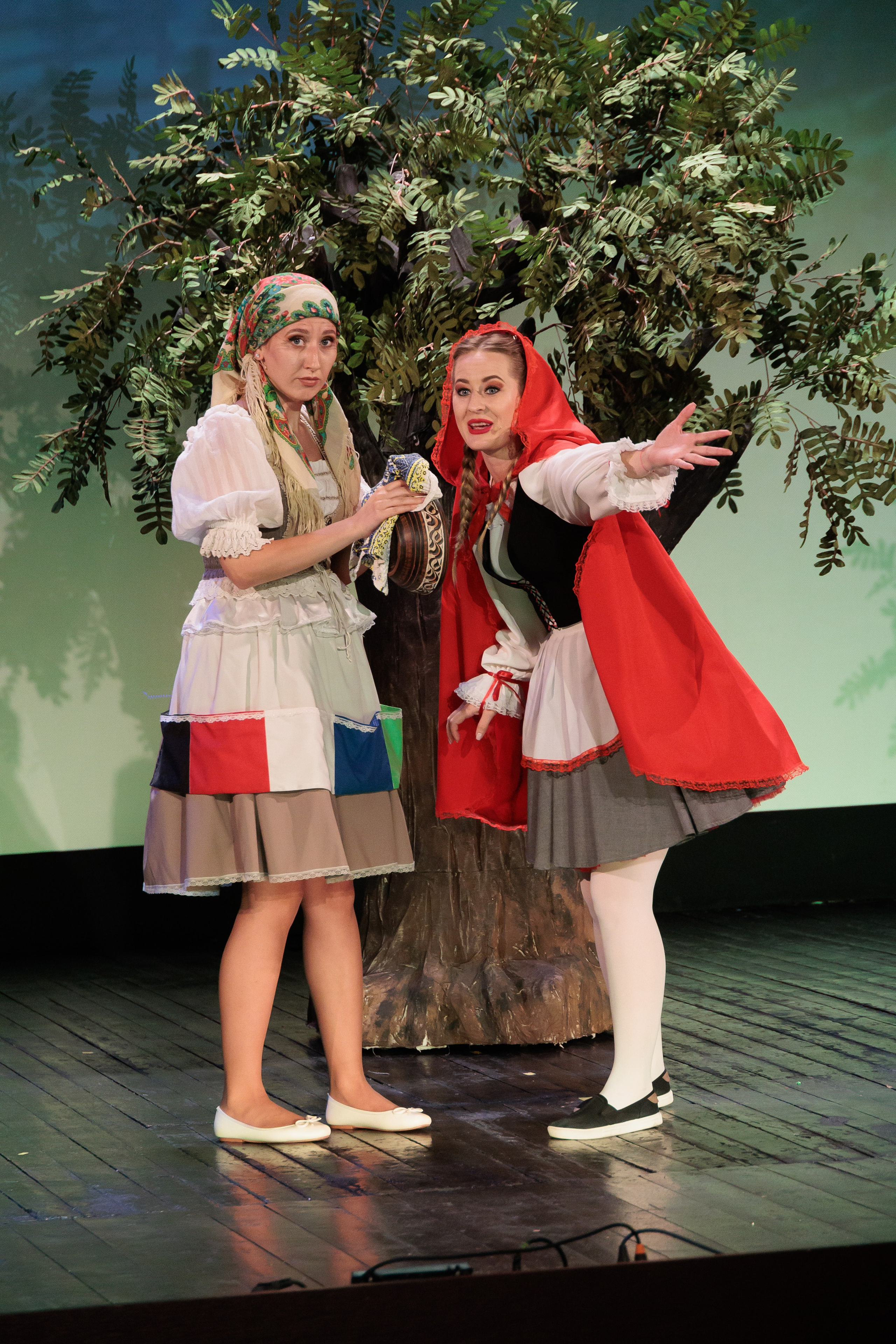 Clounella. Povestea Scufita rosie. ✔️ Фото Видео на свадьбы и крестины Молдова — Cinematic.md