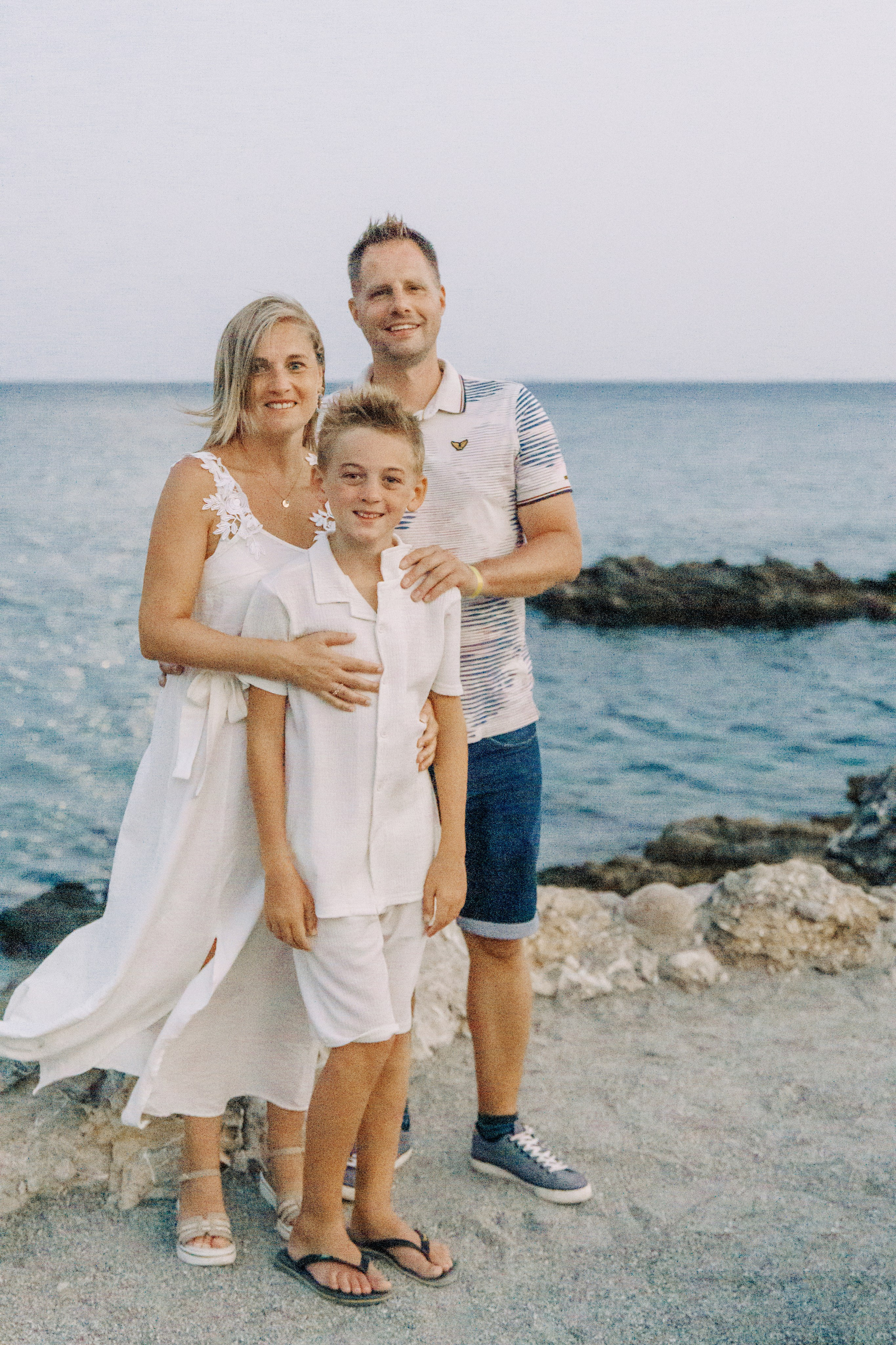 Inez family. Portrait- und Hochzeitsfotografin Irene Art Photo mit Sitz auf der griechischen Insel Rhodos