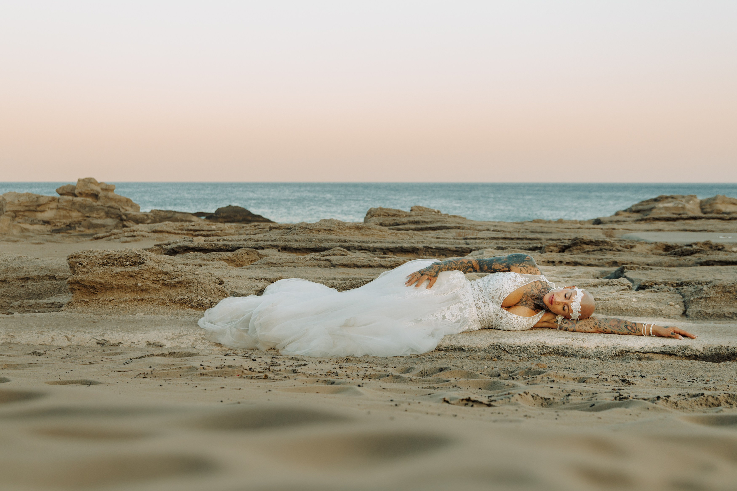 Unconventional Love Story. Portrait- und Hochzeitsfotografin Irene Art Photo mit Sitz auf der griechischen Insel Rhodos