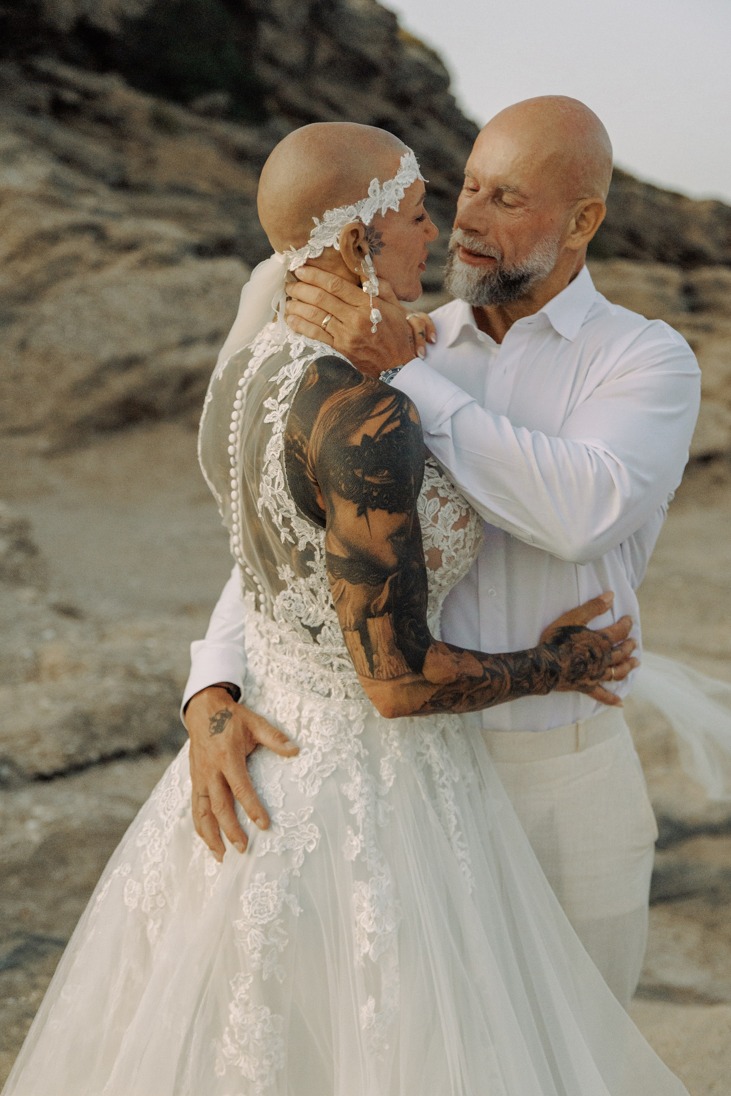 Unconventional Love Story. Portrait- und Hochzeitsfotografin Irene Art Photo mit Sitz auf der griechischen Insel Rhodos