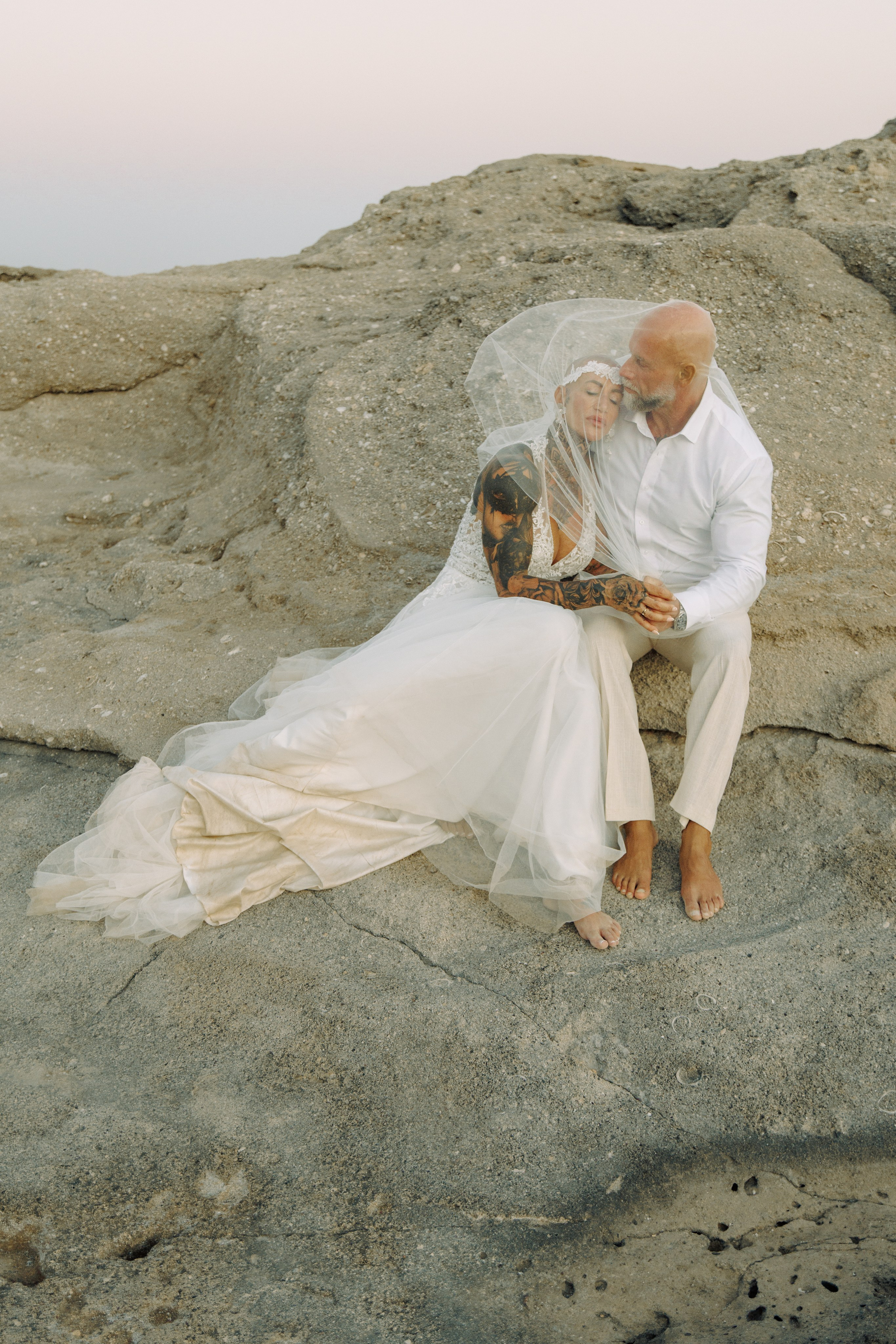 Unconventional Love Story. Portrait- und Hochzeitsfotografin Irene Art Photo mit Sitz auf der griechischen Insel Rhodos