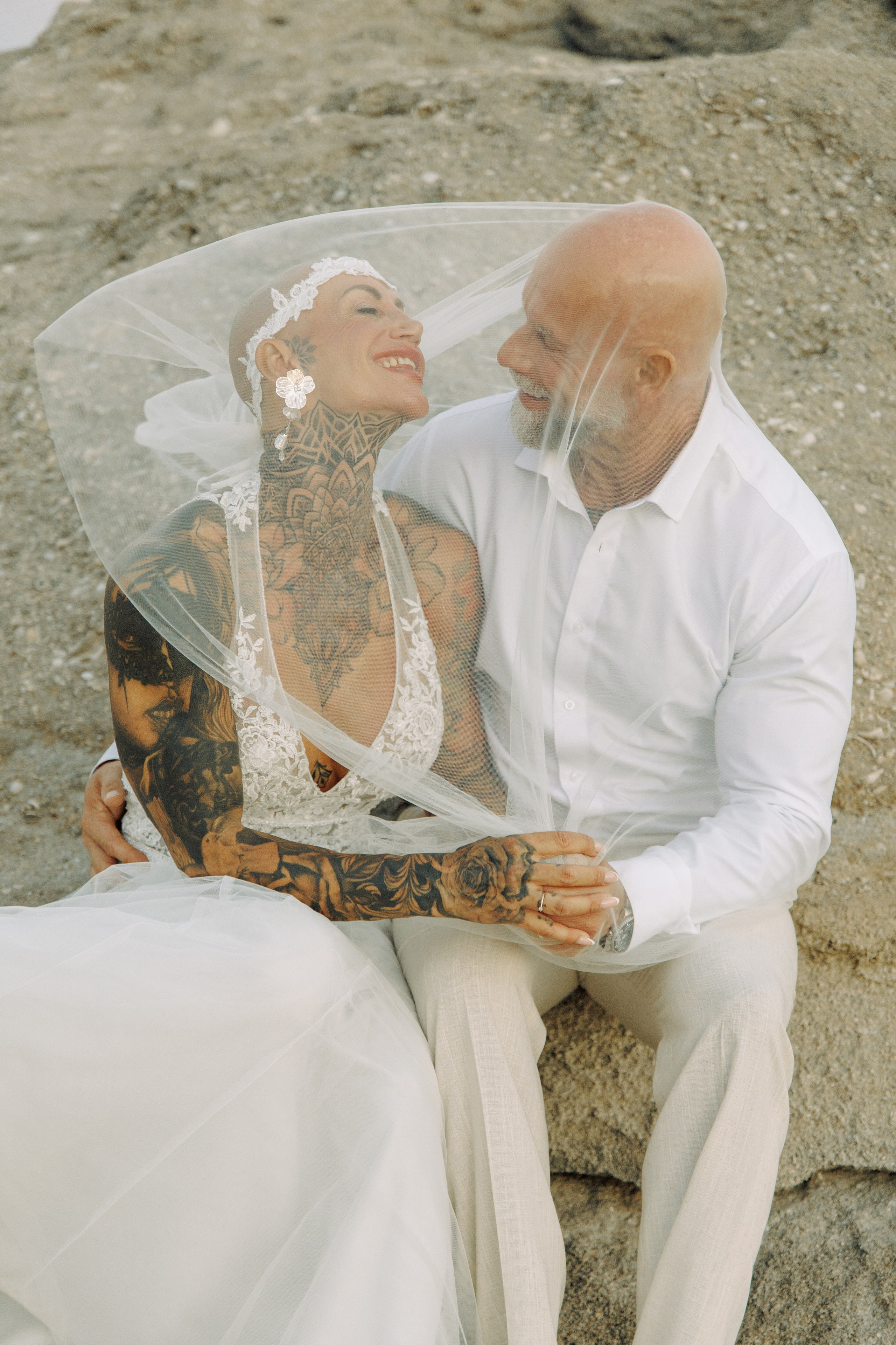 Unconventional Love Story. Portrait- und Hochzeitsfotografin Irene Art Photo mit Sitz auf der griechischen Insel Rhodos
