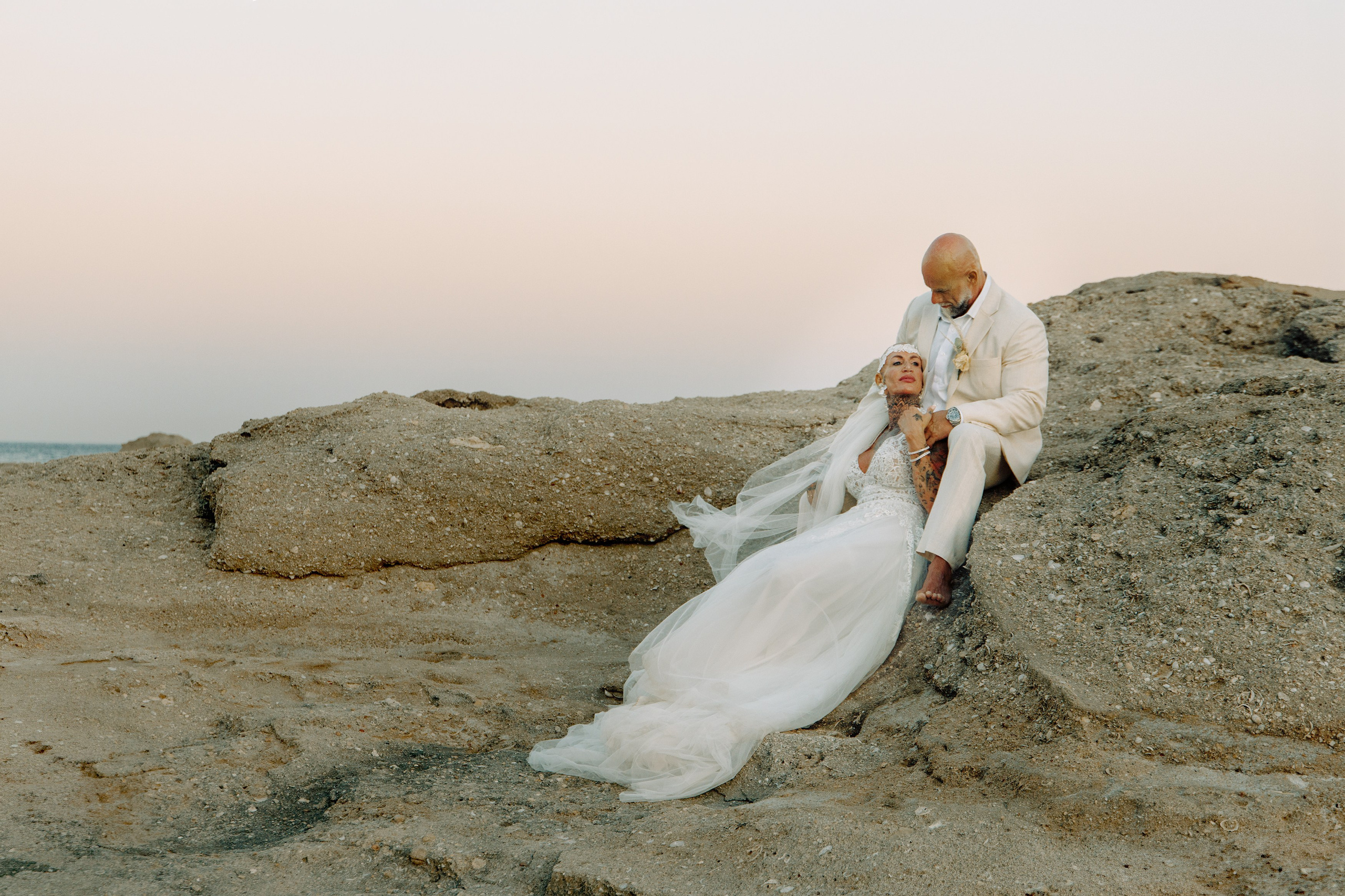 Unconventional Love Story. Portrait- und Hochzeitsfotografin Irene Art Photo mit Sitz auf der griechischen Insel Rhodos