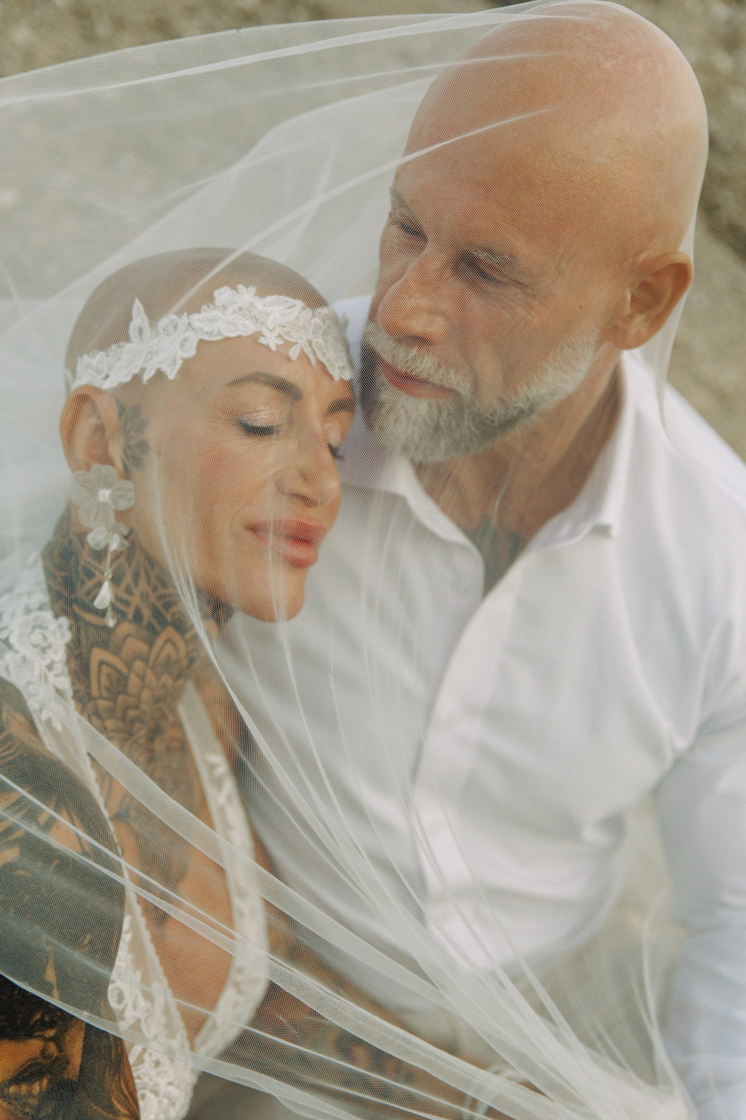 Unconventional Love Story. Portrait- und Hochzeitsfotografin Irene Art Photo mit Sitz auf der griechischen Insel Rhodos