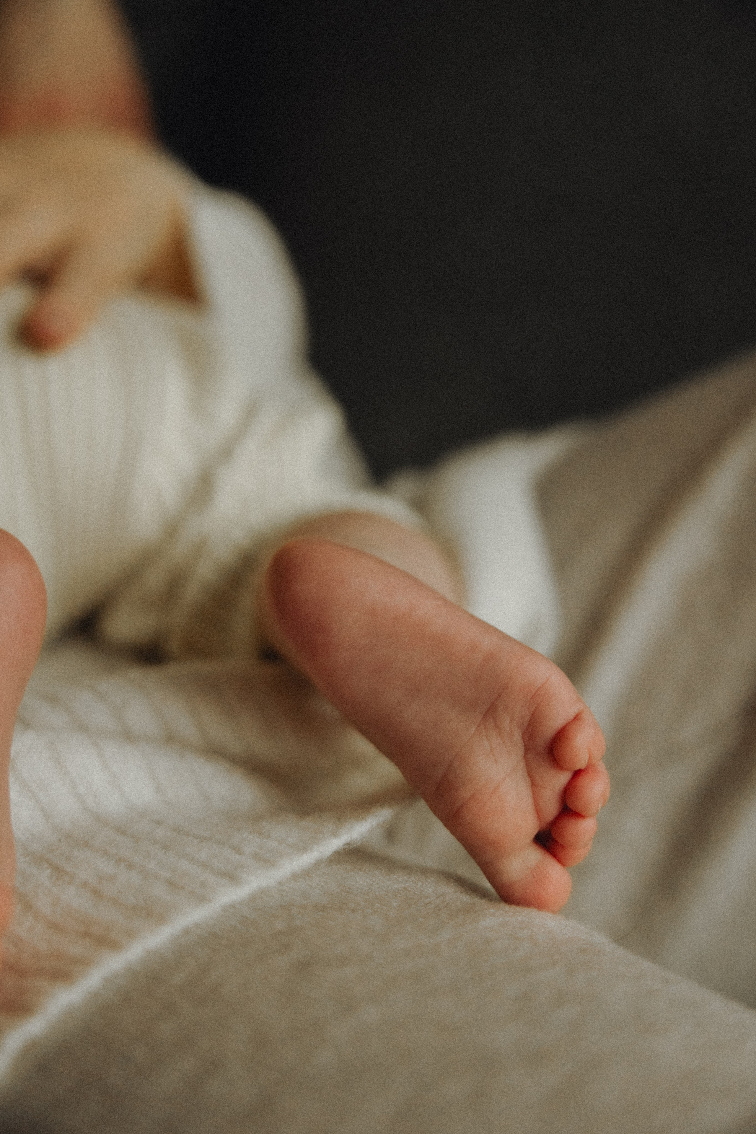 Naujagimio fotosesija namuose | 2025. Vestuvių ir šeimų fotografė Lena Bondarenko / belove photo