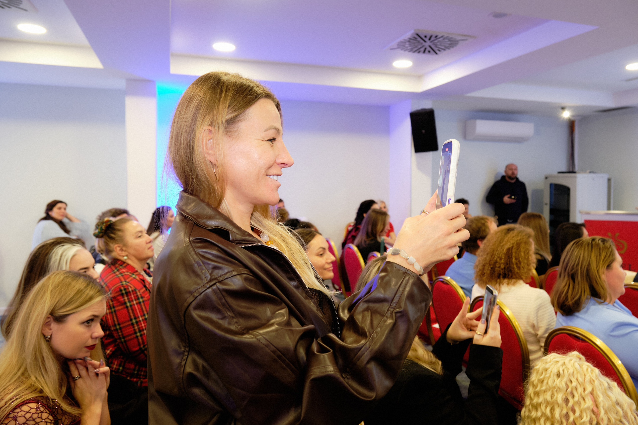 Фоторепортаж з благодійного Новорічного балу у Чорногорії. Портретний фотограф Альона Новгородцева