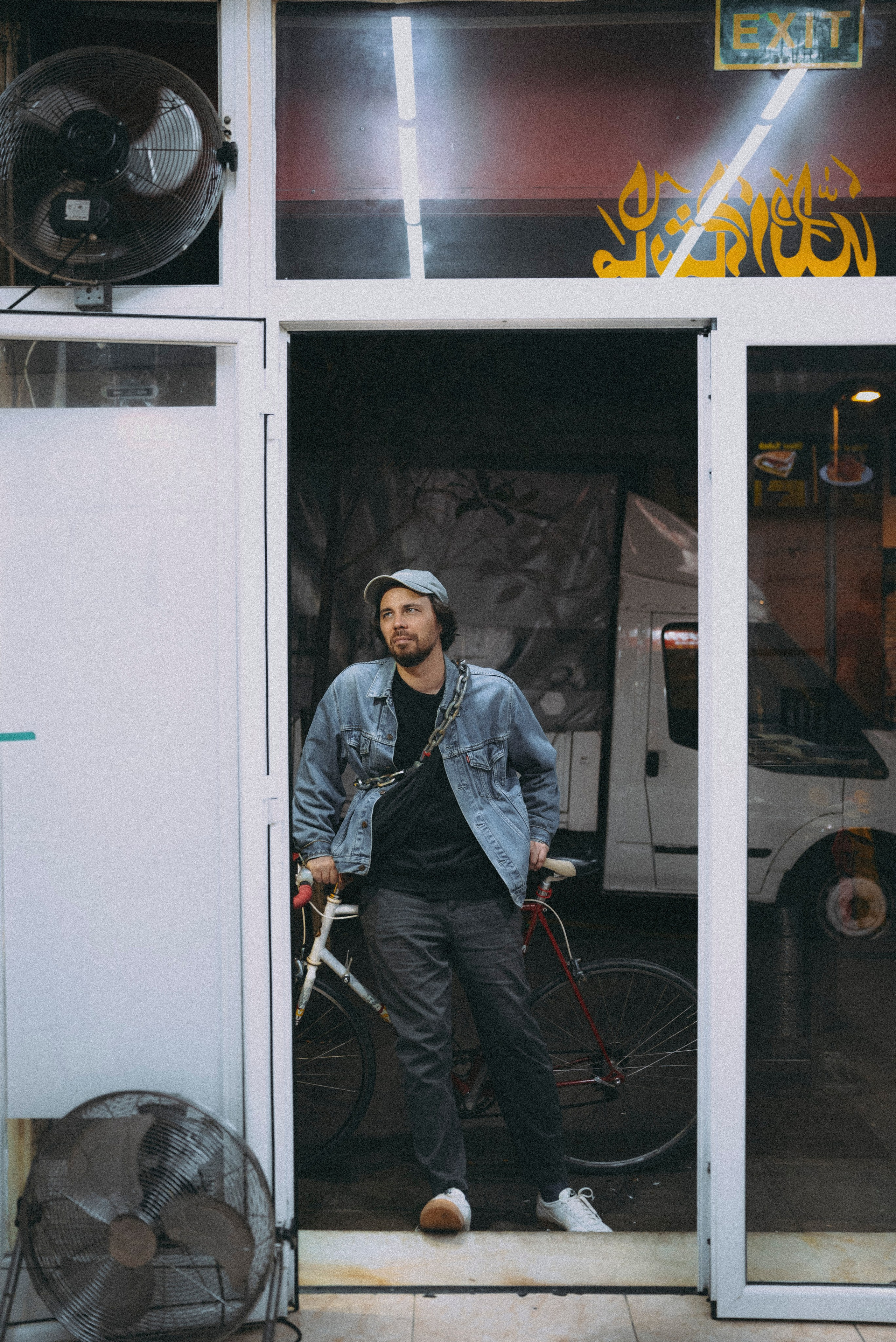 ЕВРОТУР. Стрит-фотография, полная абсурда, идиотизма и красоты