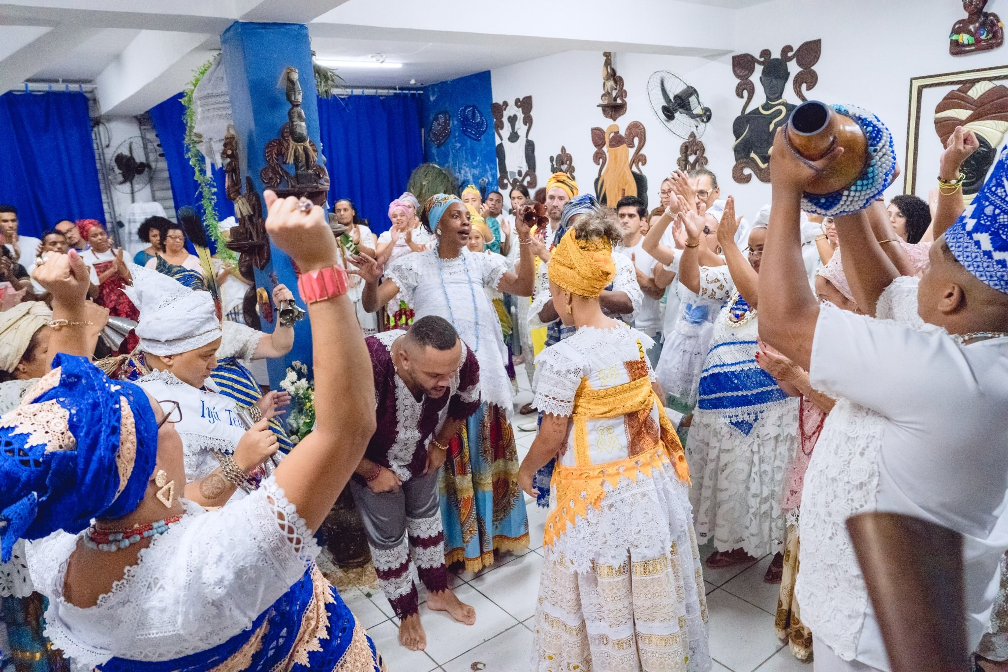 Saída Ìyá Tebeṣé Fernanda e Àjọ̀dún Ògún. Aladá Produções