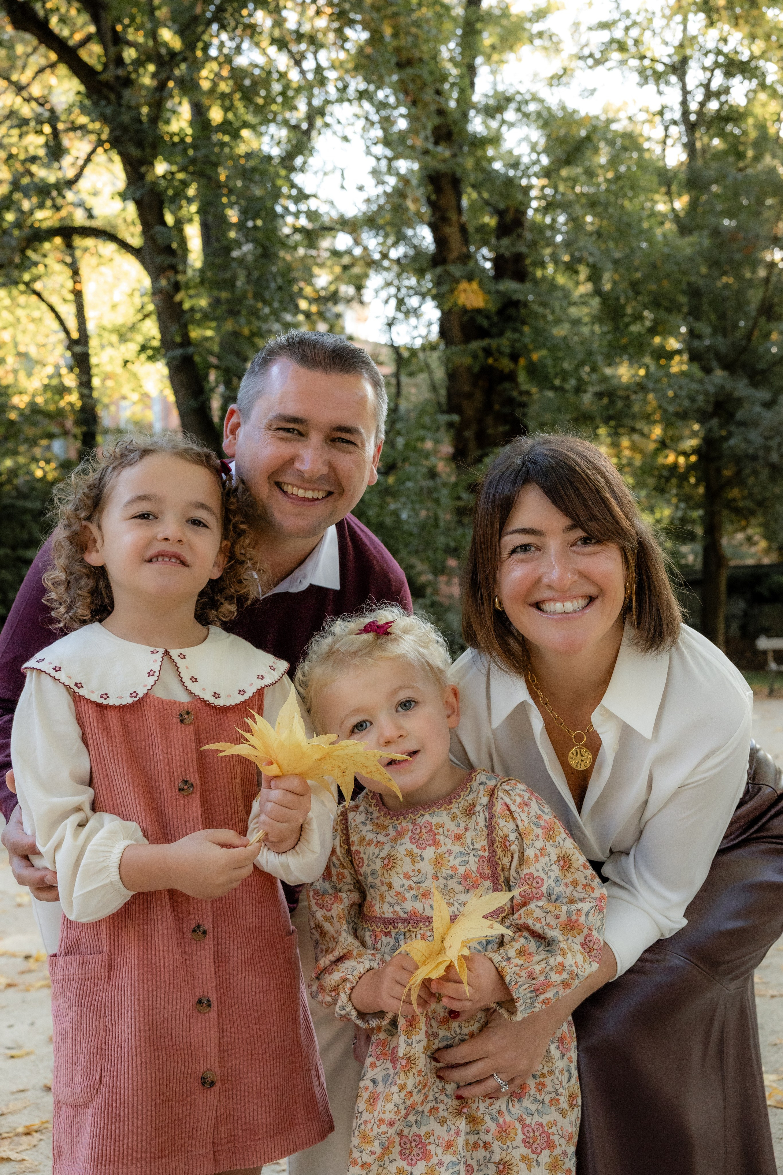Autumn Family photoshoot in Toulouse. Jardin des Plantes. Eugénie Smirnova — your photographer in Toulouse and southwest France